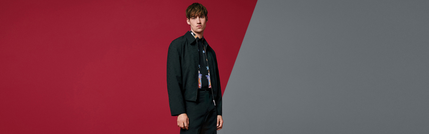 el fin mas largo ya empezo, imagen d eun hombre con ropa negra, de fondo color rojo y gris, hasta 40% de descuento 12 mensualidades sin intereses + envio gratis de noviewmbre 10 al 12 