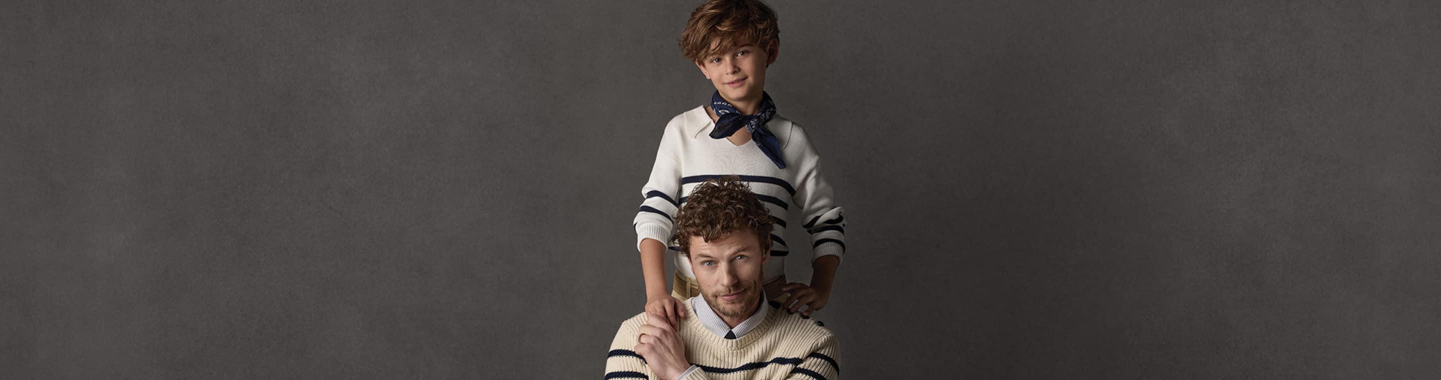 Celebramos el amor más grande papás totalmente palacio, Imagen d eun hombre usando sueter color beige con rayas negras, atras de el su hijo usando sueter blanco con rayas negras y un panuelo en el cuello color azul. Hasta 40% de descuanto + hasta 12 mensualidades sin intereses, Junio 5 al 8,