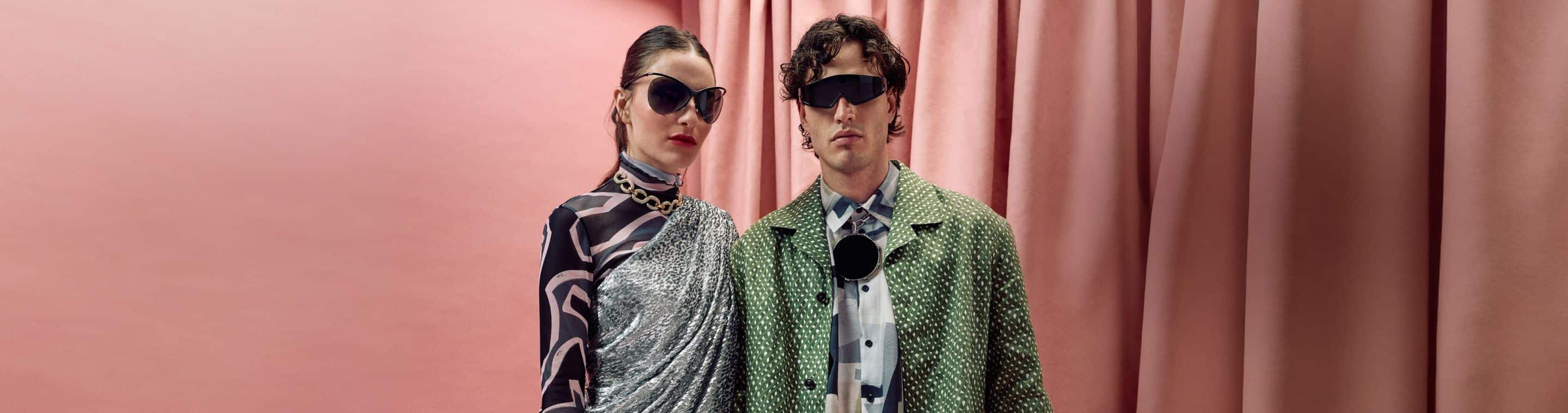 GALA DE PRIMAVERA, imagen de una mujer y un hombre con ropa extrabagante y lentes negros, Tus puntos palacio valen EL cuádruple* más hasta 12 mensualidades sin intereses. febrero 23 y 24