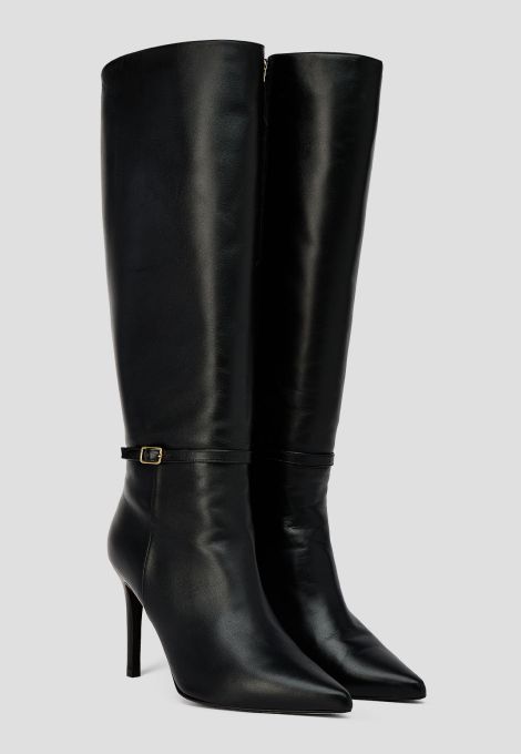 Par de botas negras