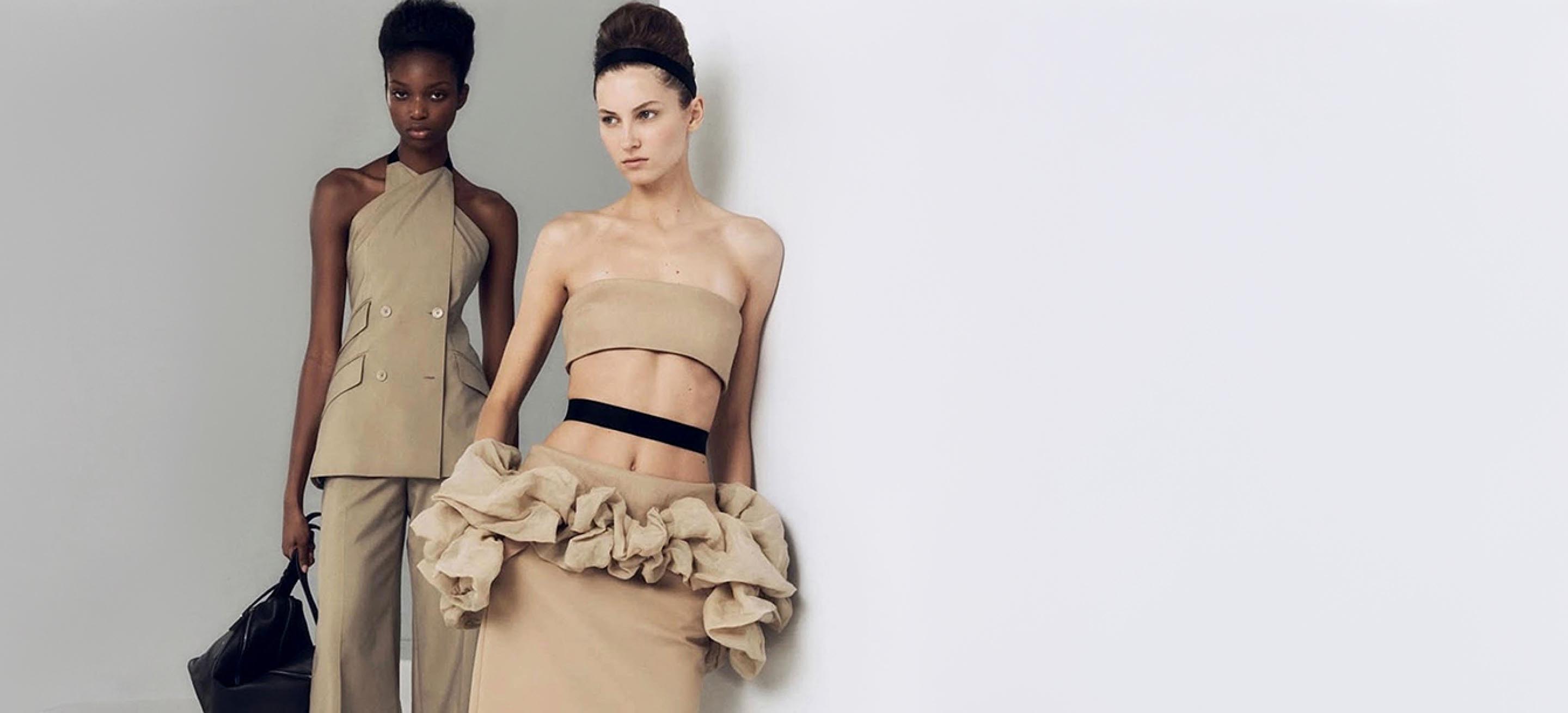 Imagen de dos mujeres usando ropa color beige, ECONSESSIONS