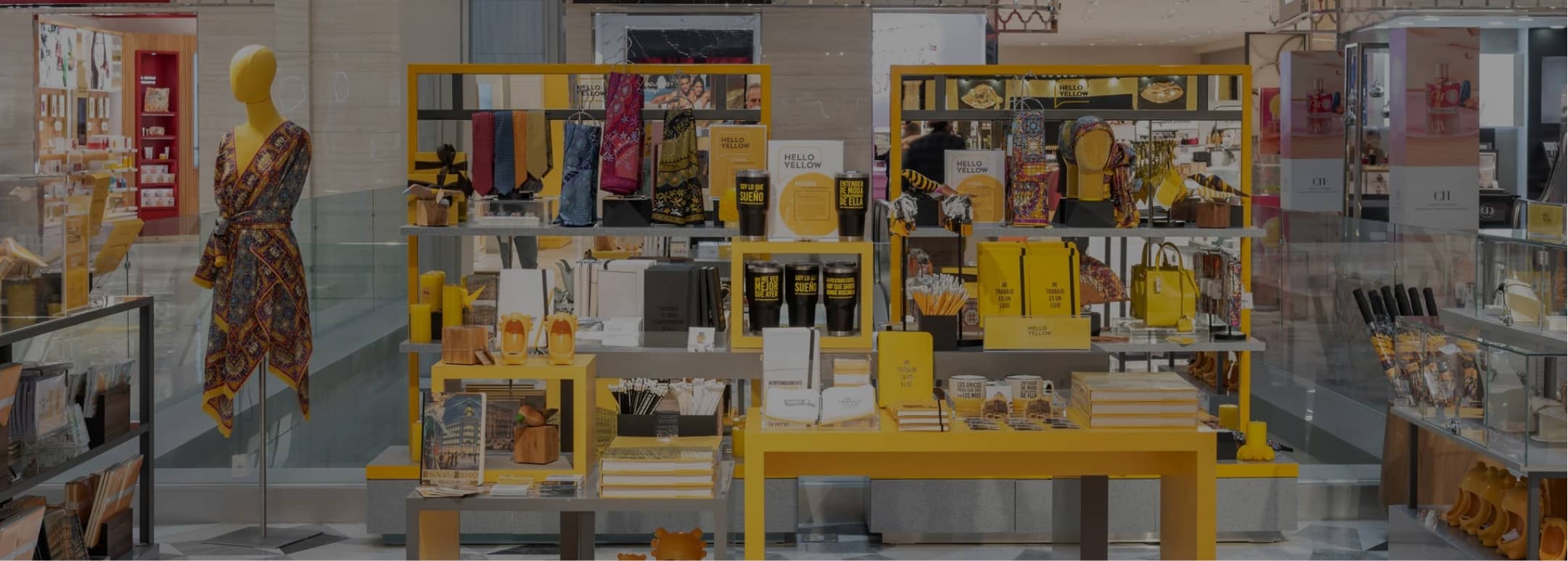 imagen de una varios productos de color amarillos en una tienda El Palacio de Hierro, Experiencias Hello Yellow
