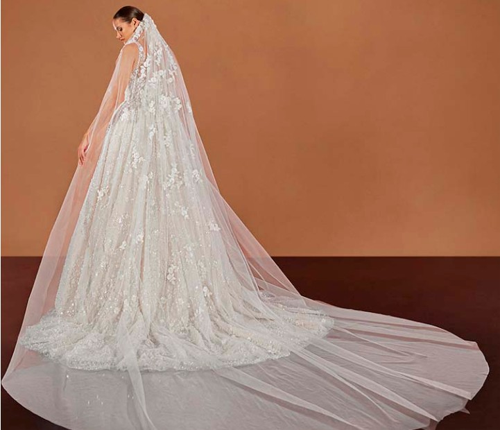Mujer con vestido de novia blanco con encaje, VESTIDO DE NOVIA