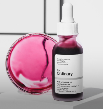 frasco de tratamiento para la piel. CLEAN BEAUTY