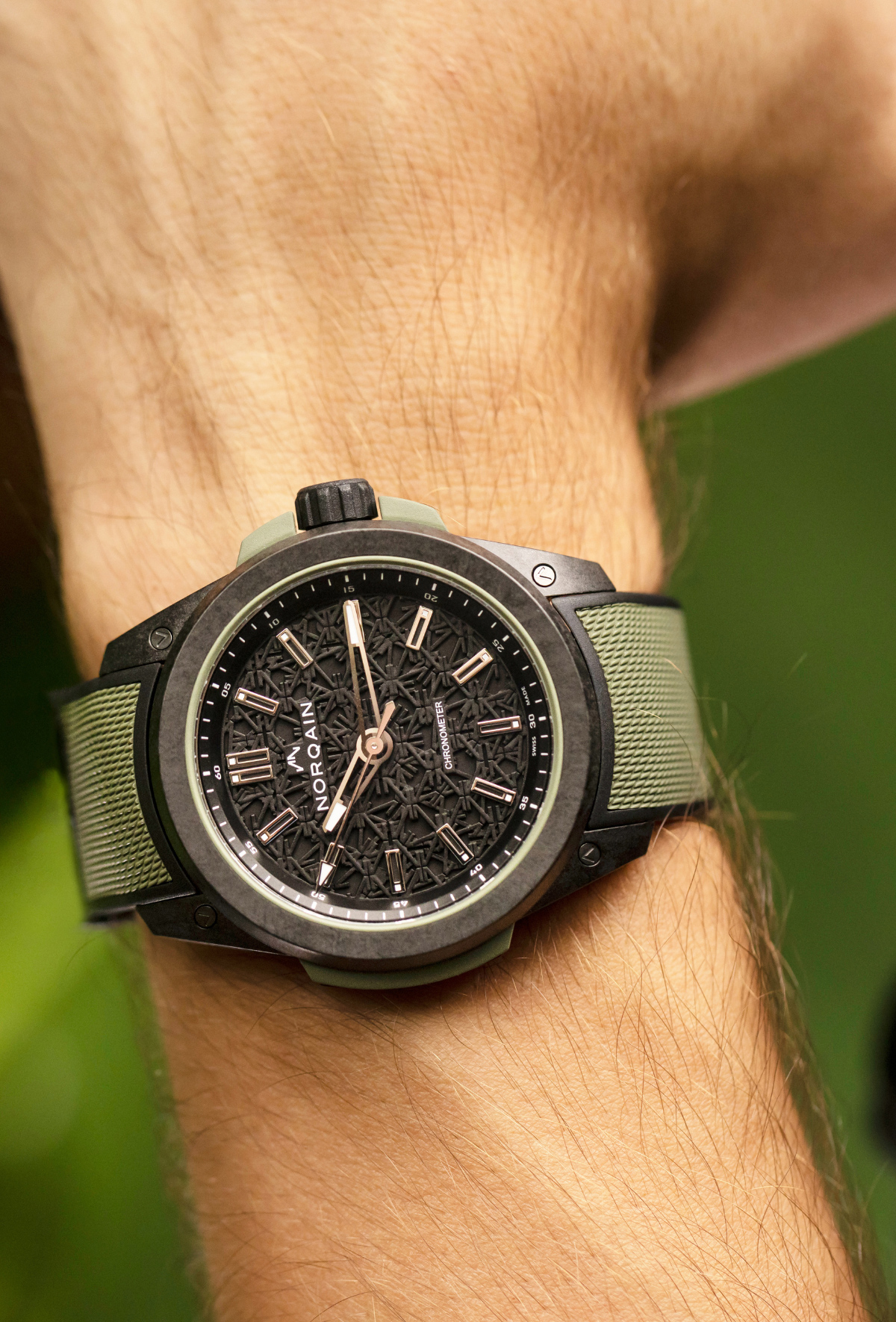 Elaborado con nuestro material exclusivo NORTEQ®, una fibra de carbono ultrarresistente y ultraligera.