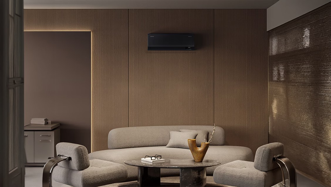 Imagen de una sala de estar con sala color blanca