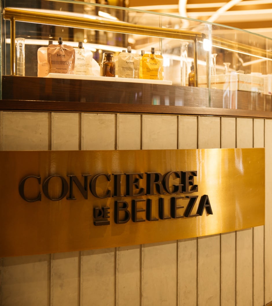 Imagen de stand con texto CONCIERGE DE BELLEZA
