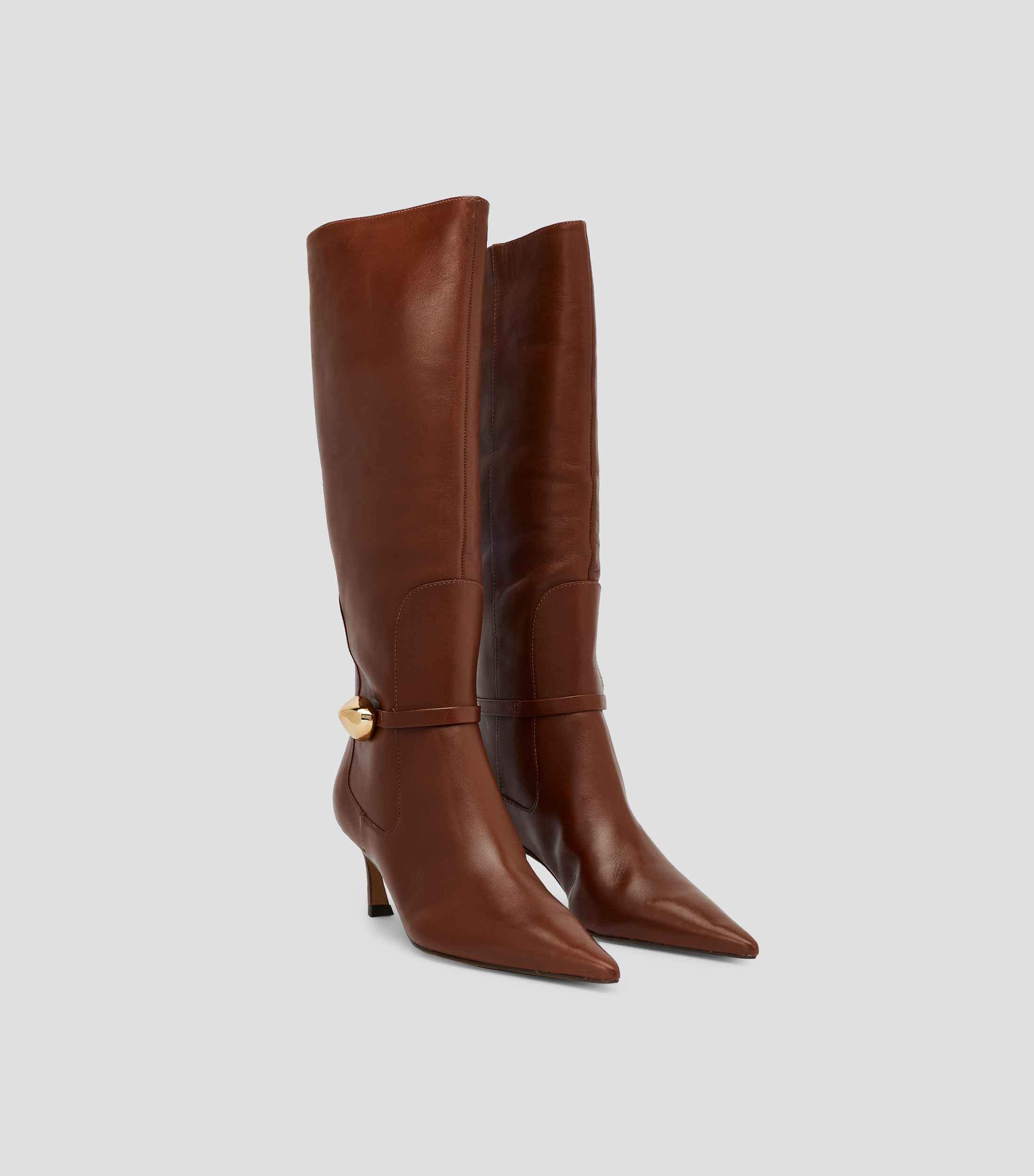 Botas largas de tacón bajo delgado en piel Mujer