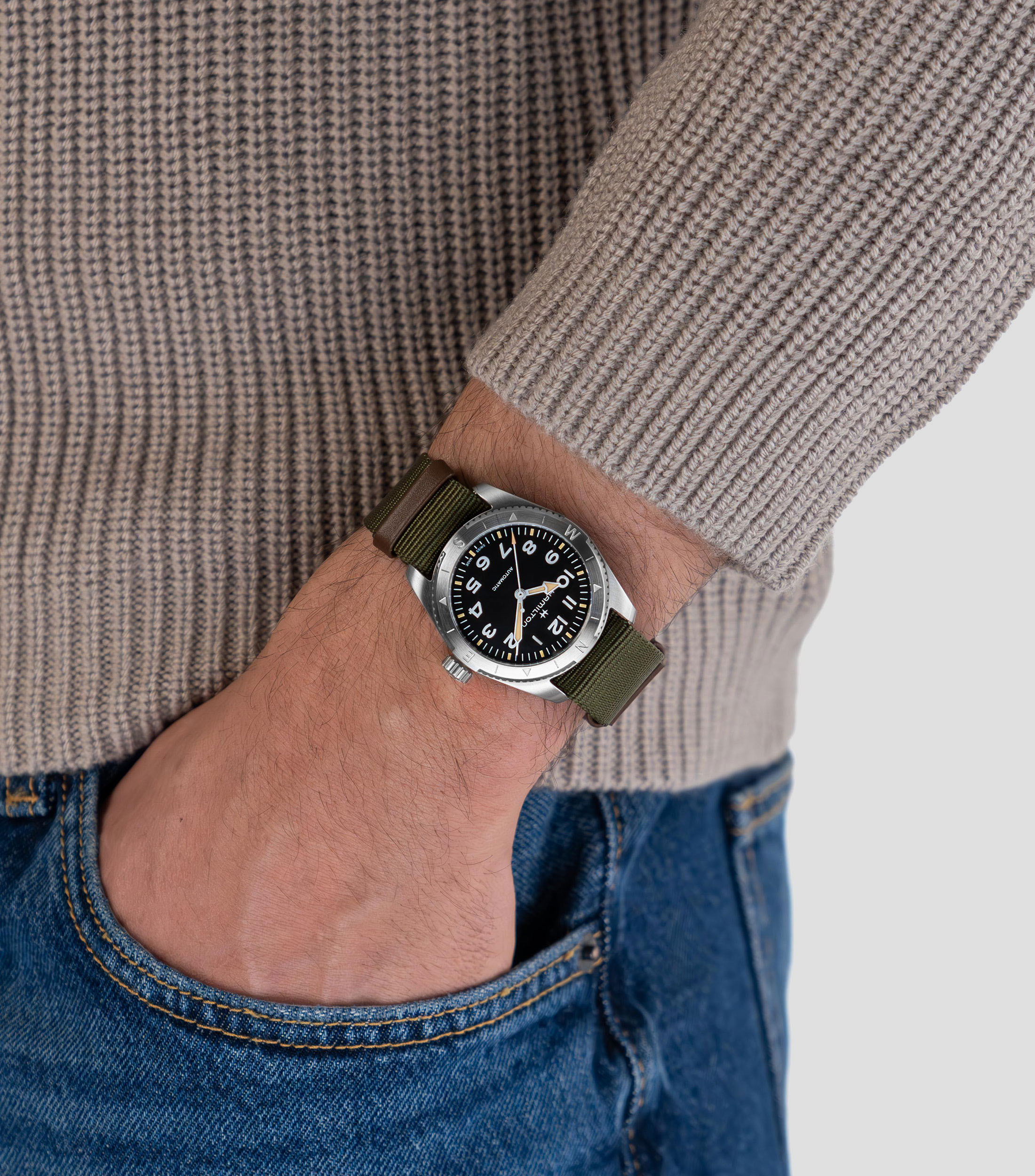 Reloj Unisex Khaki Field casual plateado, verde
