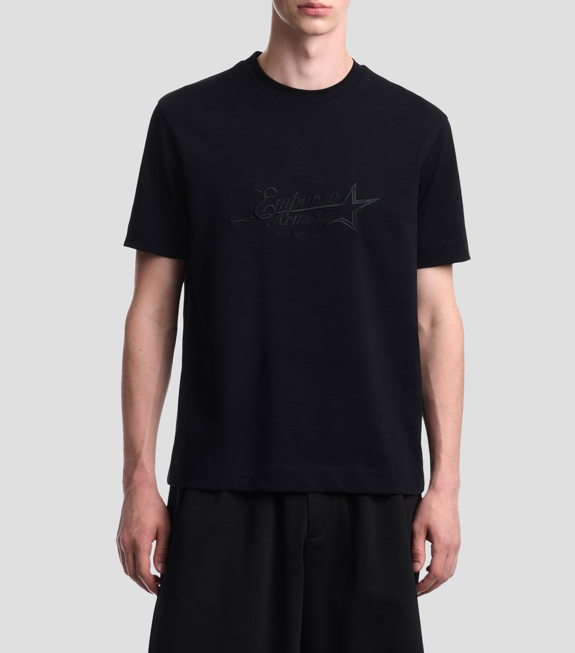 Playera cuello redondo manga corta bordado sólido Hombre