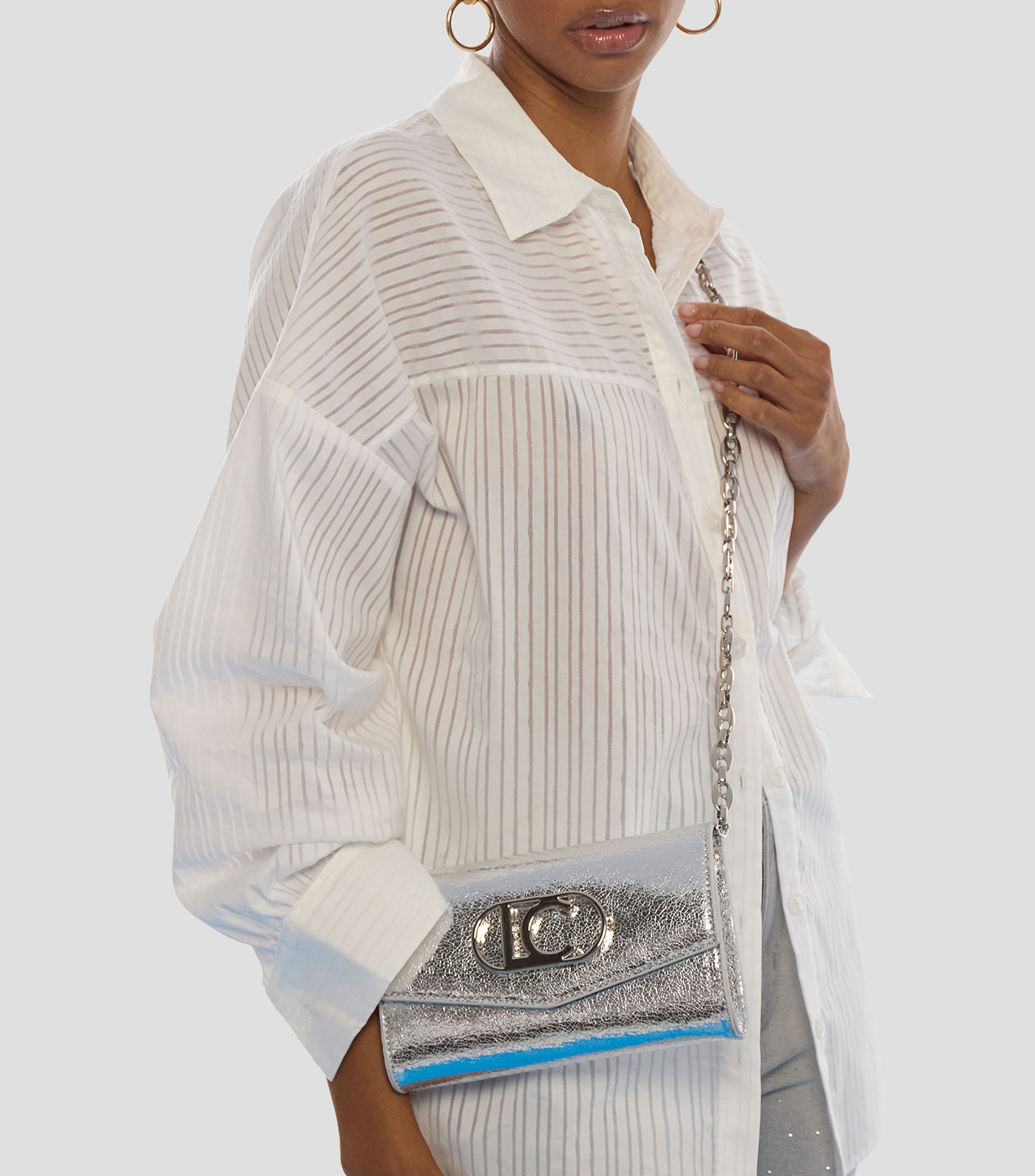 Bolsa crossbody lisa con detalle texturizado Mujer