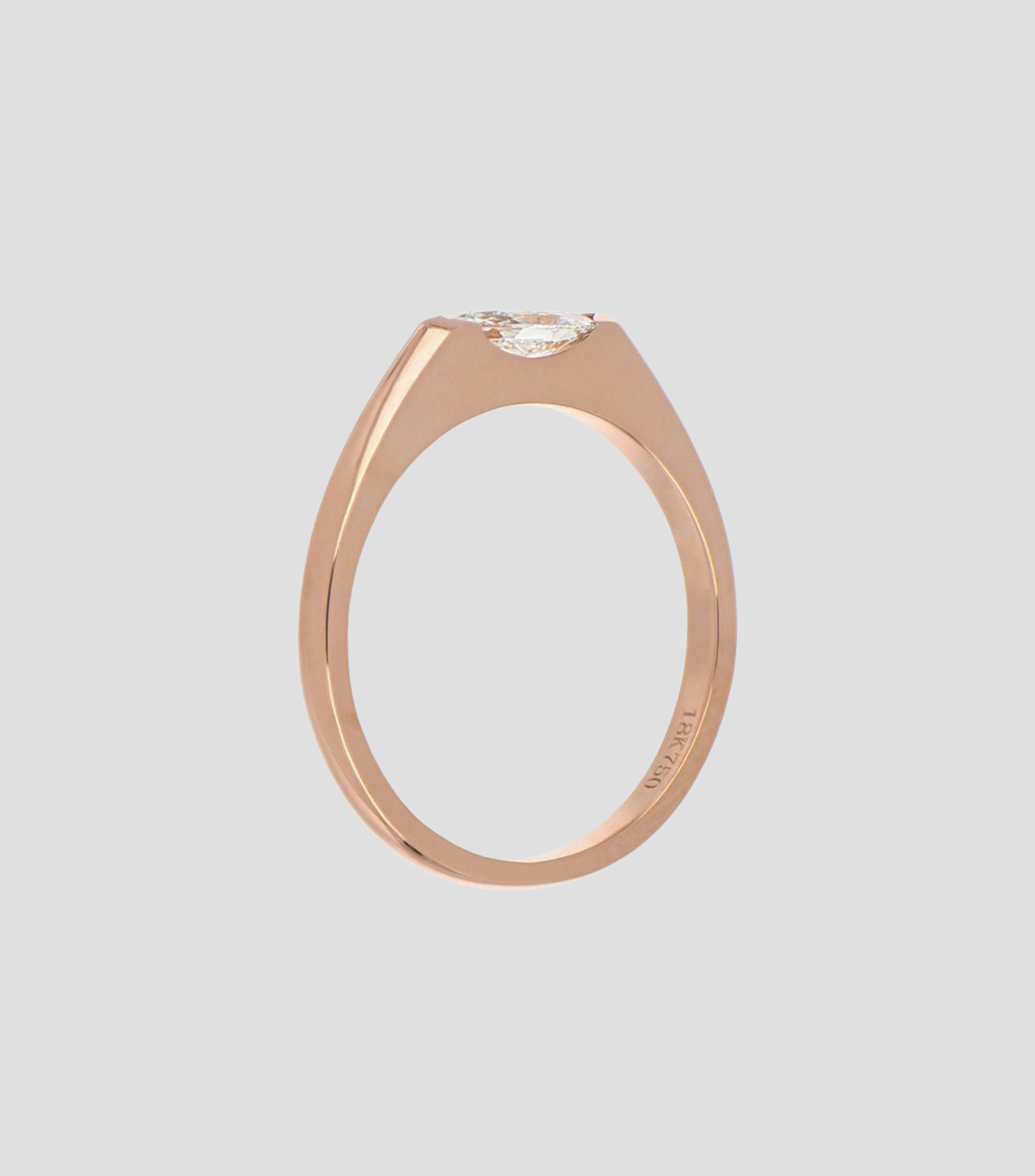 Anillo Solitario con diamante corte marquesa incrustado Mujer