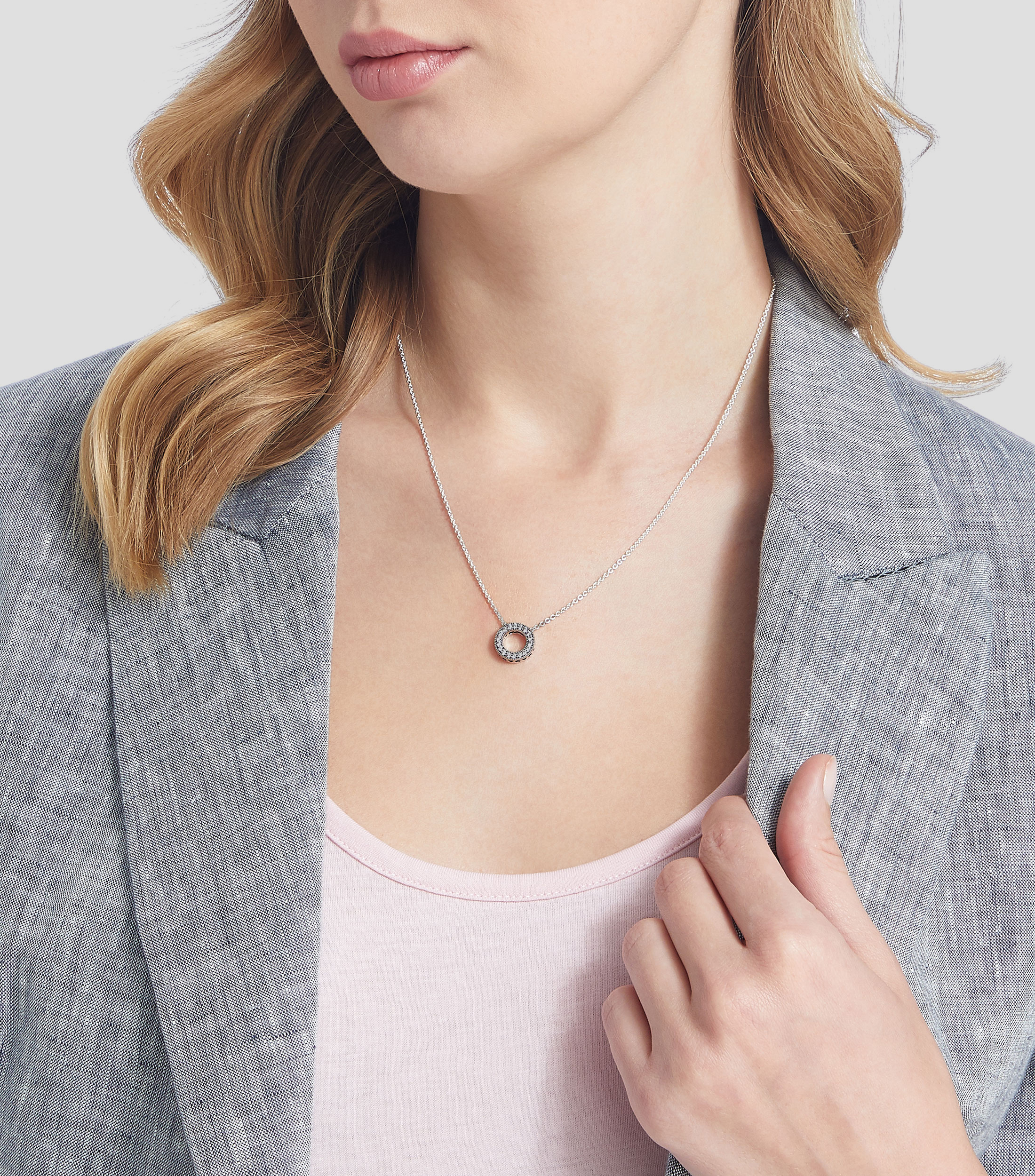 Collar con colgante redondo en plata .925 Pandora Signature Mujer