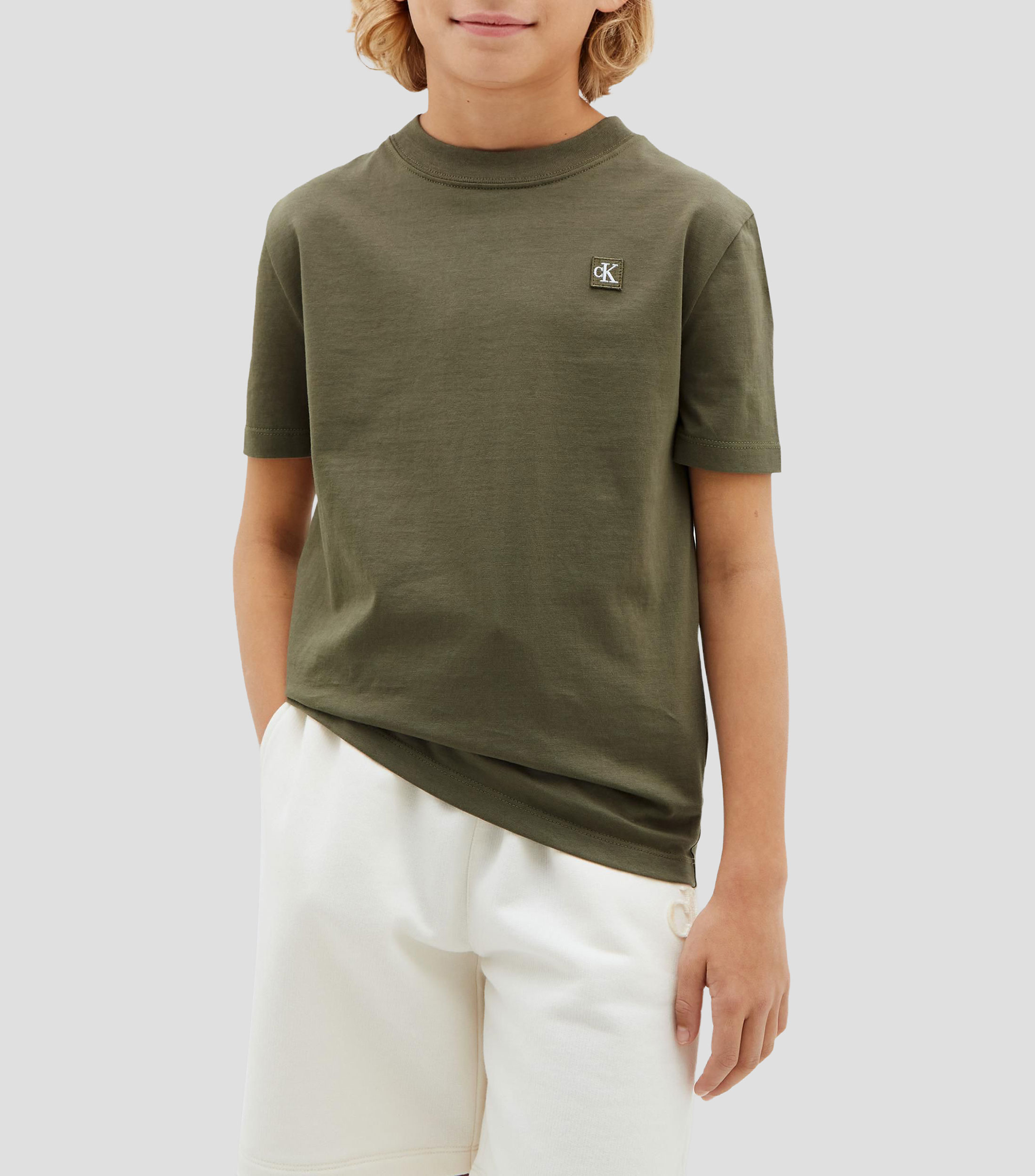 Playera sólida de cuello redondo y manga corta Niño