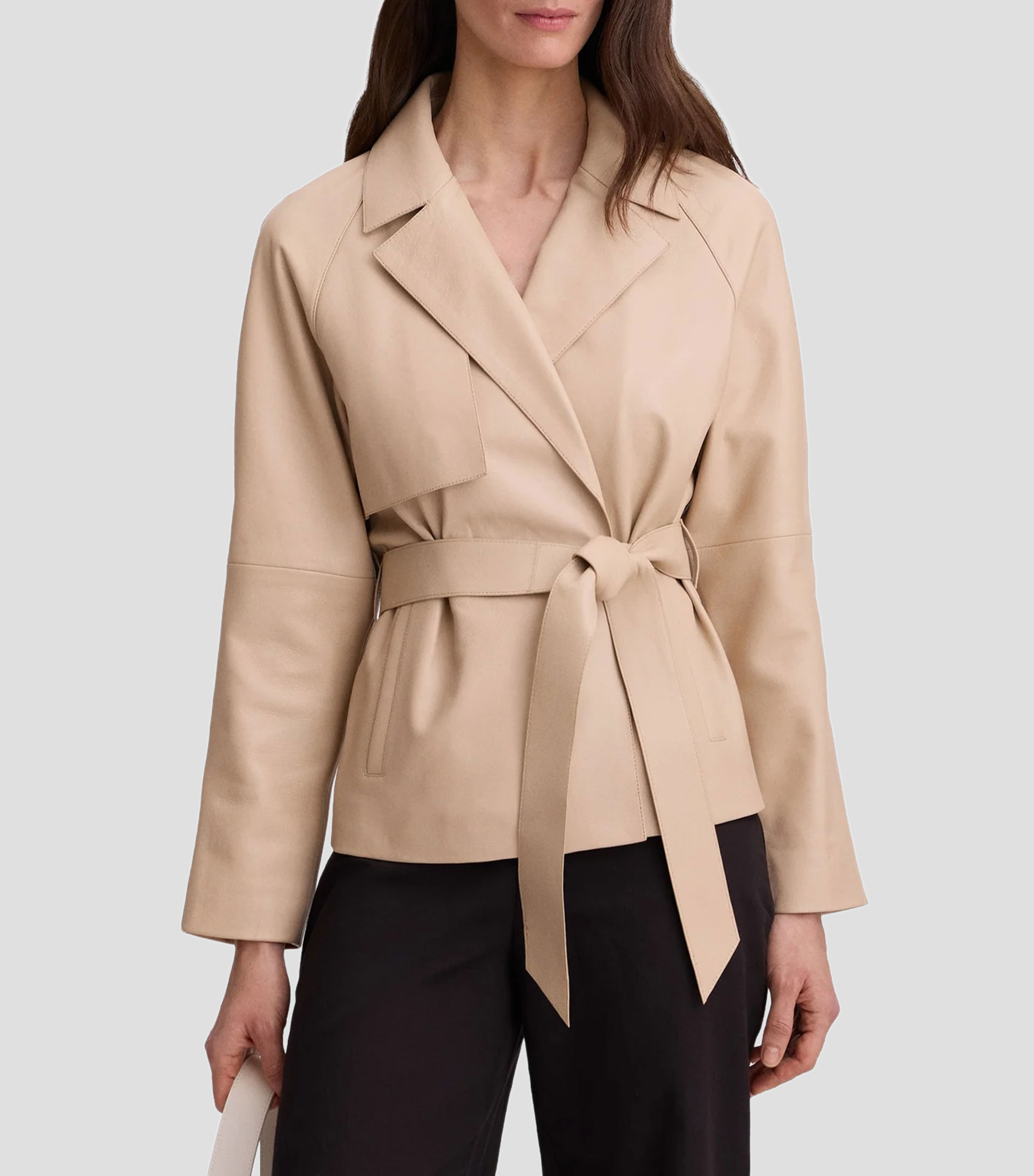 Gabardina corta con cinta en piel Mujer