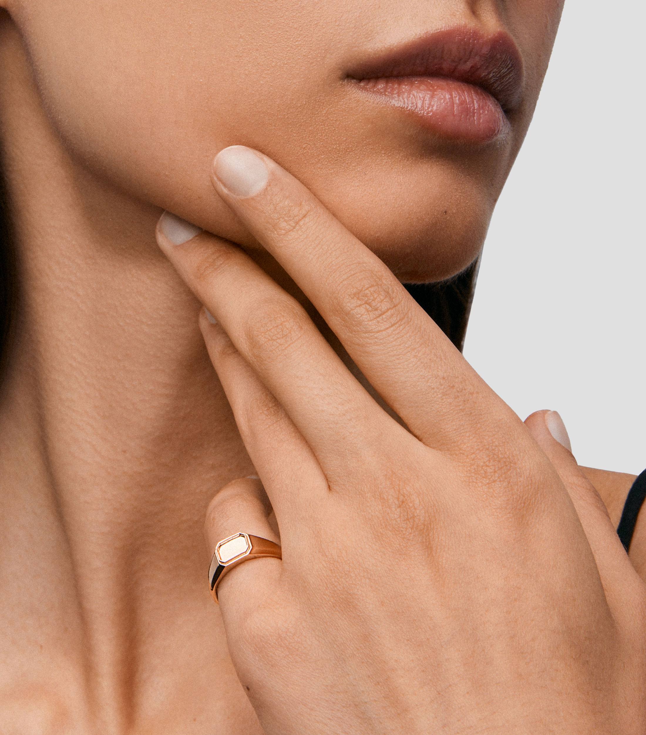 Anillo en oro amarillo de 18 kilates Sellos Mujer