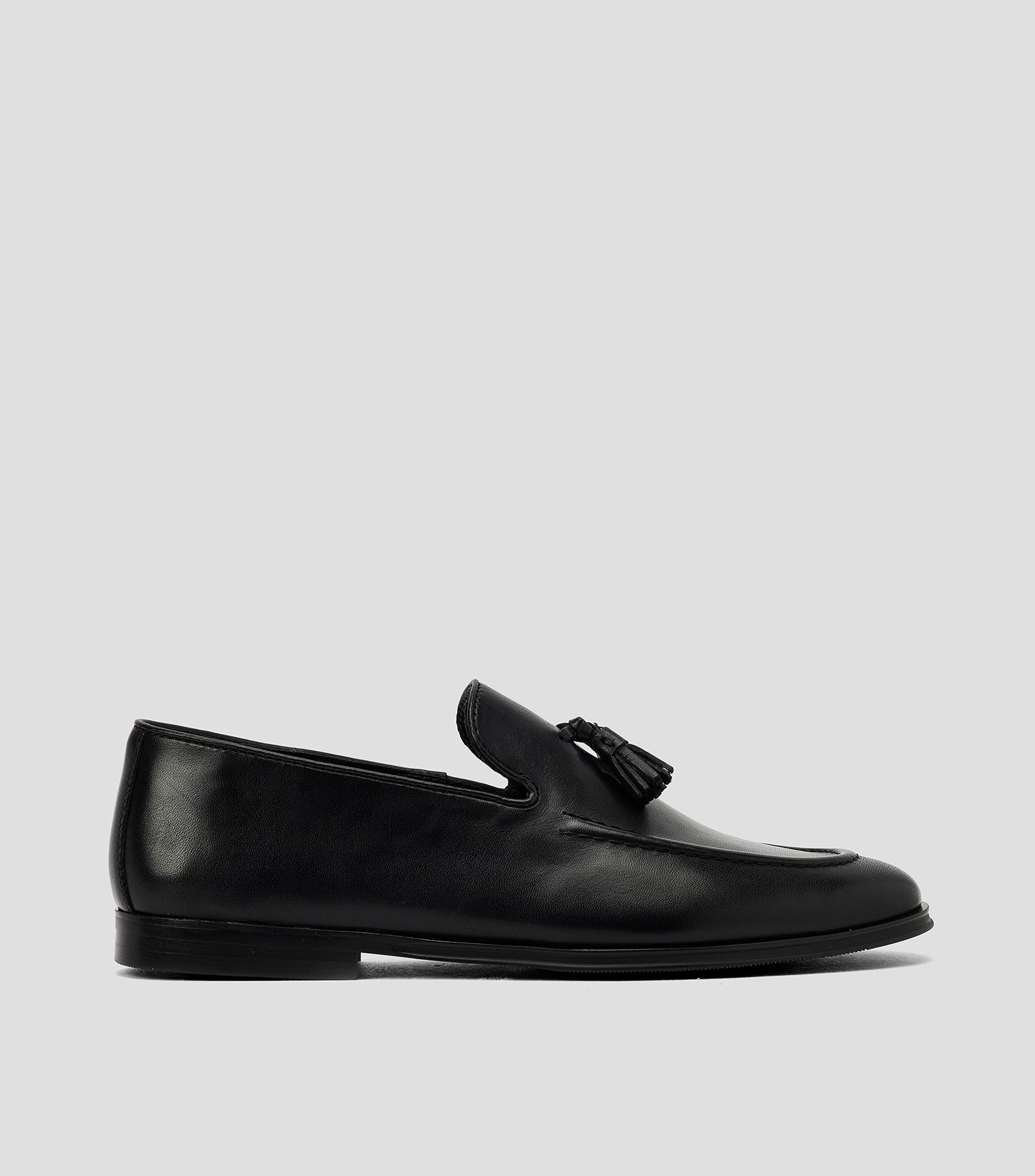Mocasines en cuero vacuno con adorno Hombre