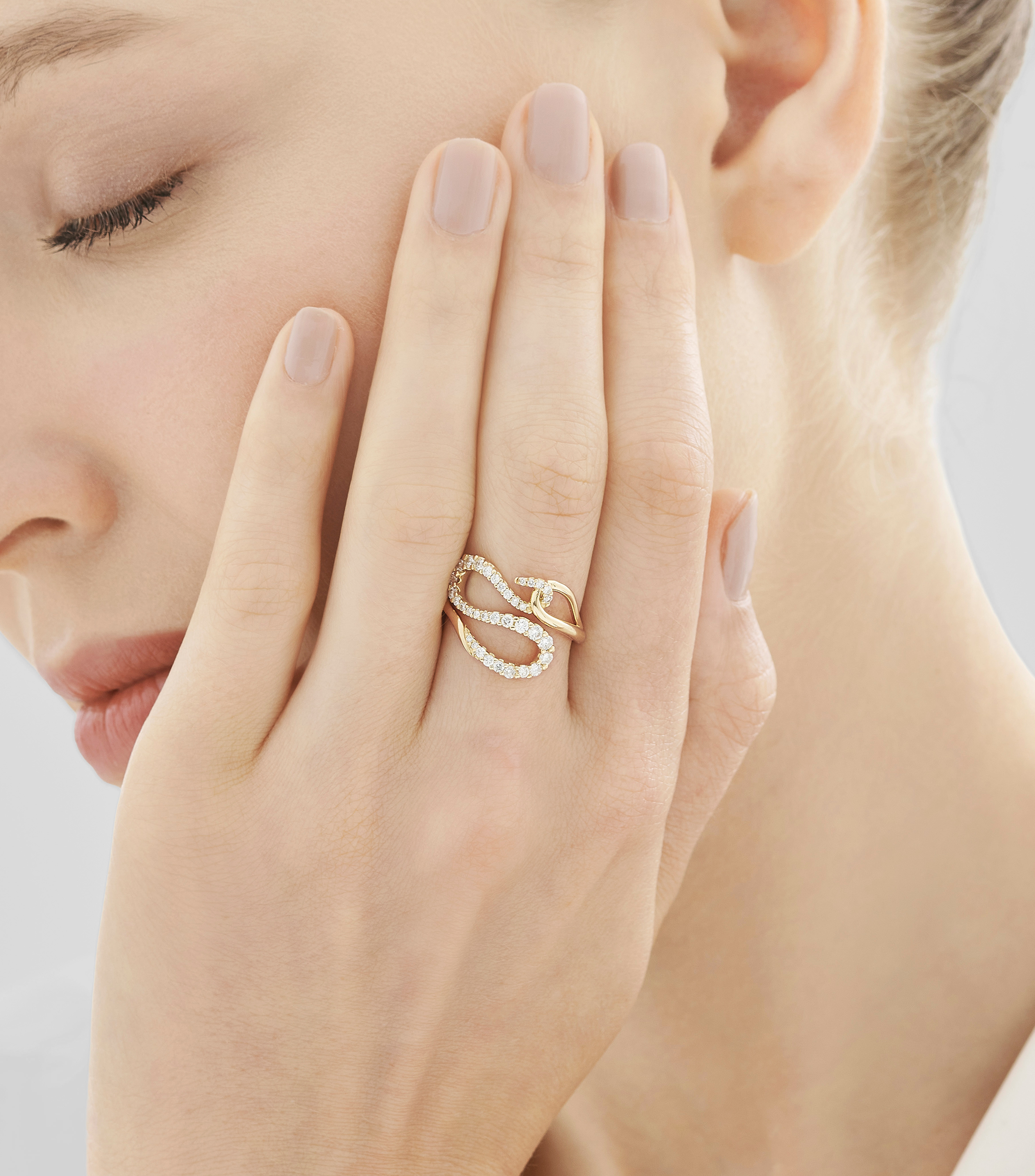 Anillo en oro amarillo de 18 Kilates con diamante Mujer