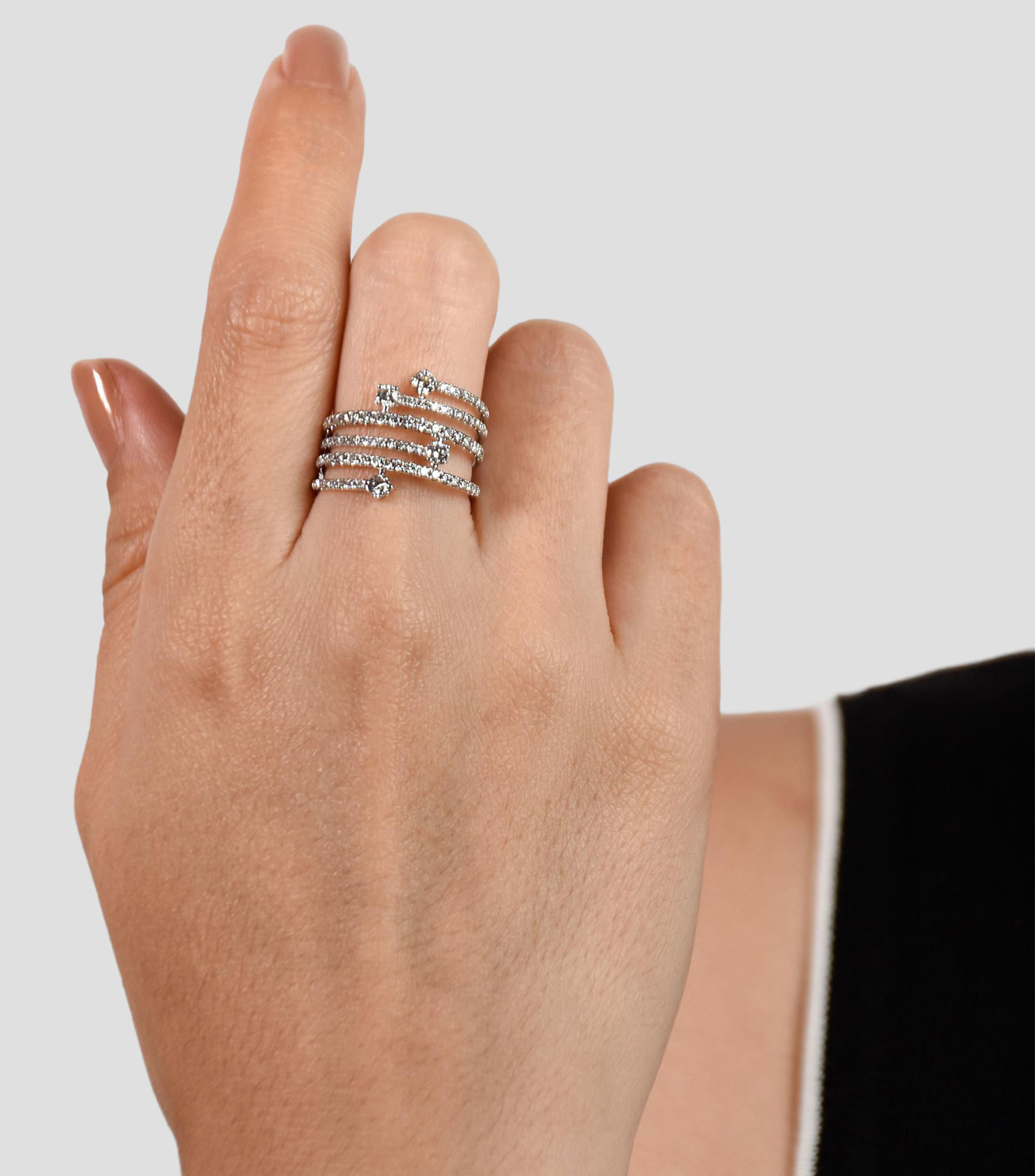 Anillo en oro blanco de 14 kilates con hileras de diamantes naturales Mujer