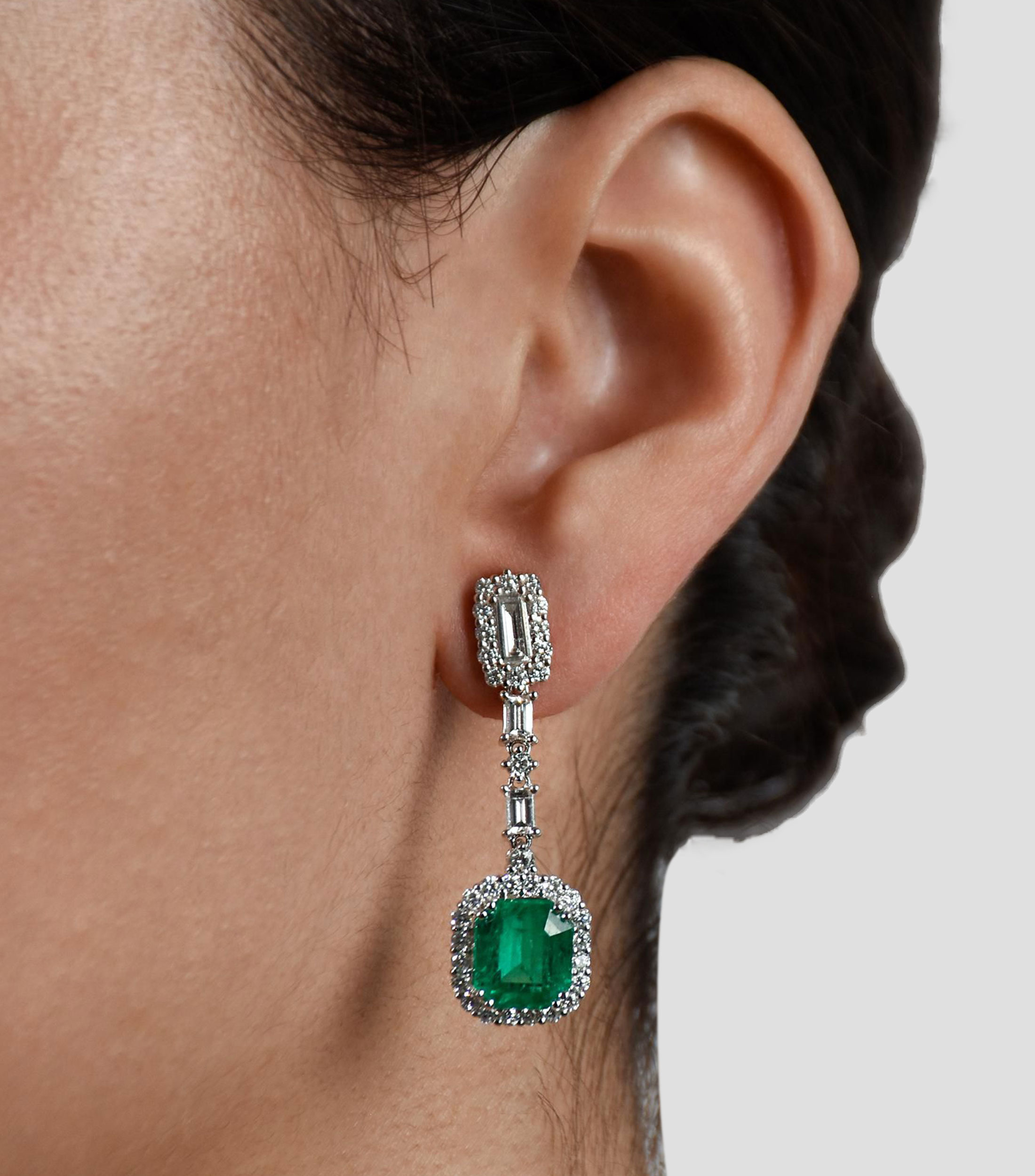 Aretes en Oro blanco de 18 Kilates con Esmeralda y Diamante Mujer