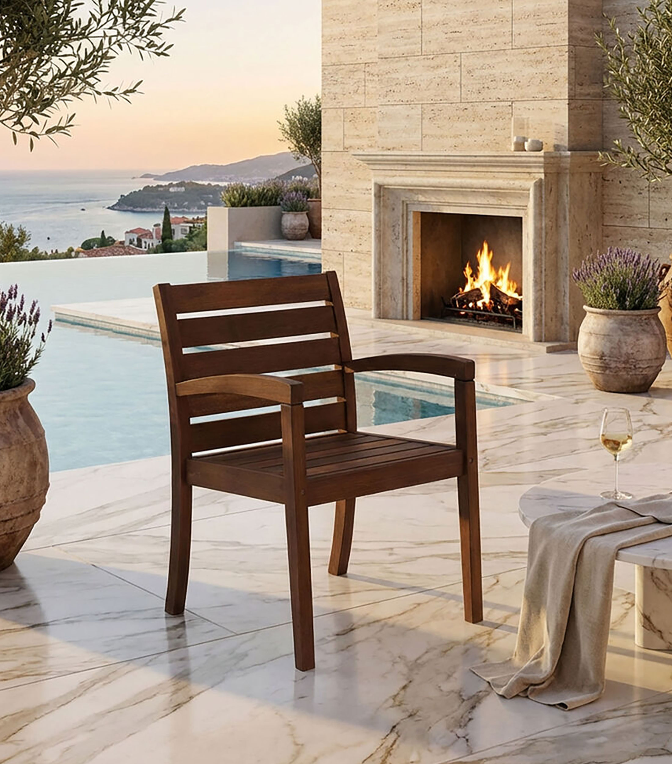 Silla para exterior con brazos Vilarica en madera