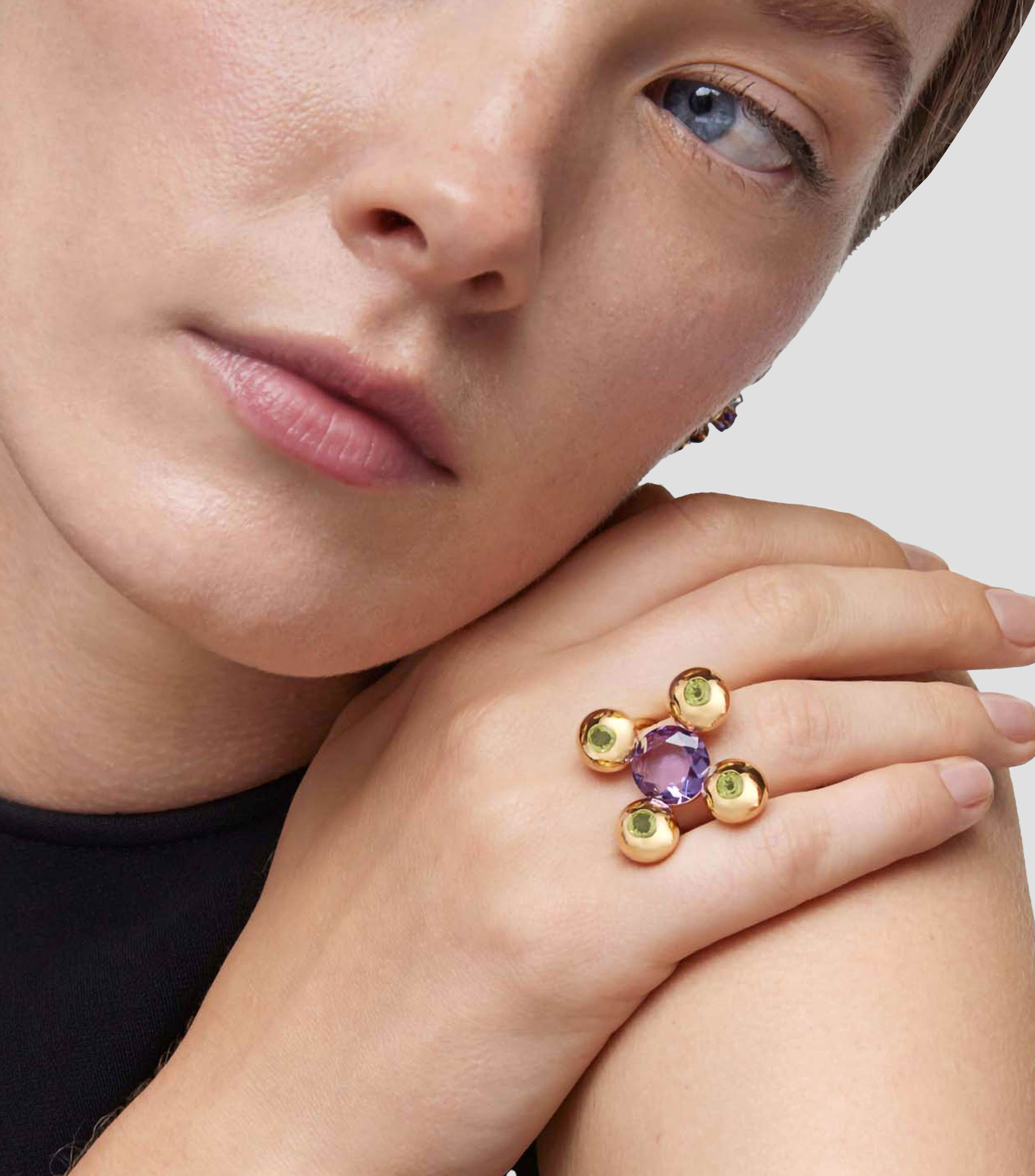 Anillo con incrustaciones de amatista y peridoto Mujer