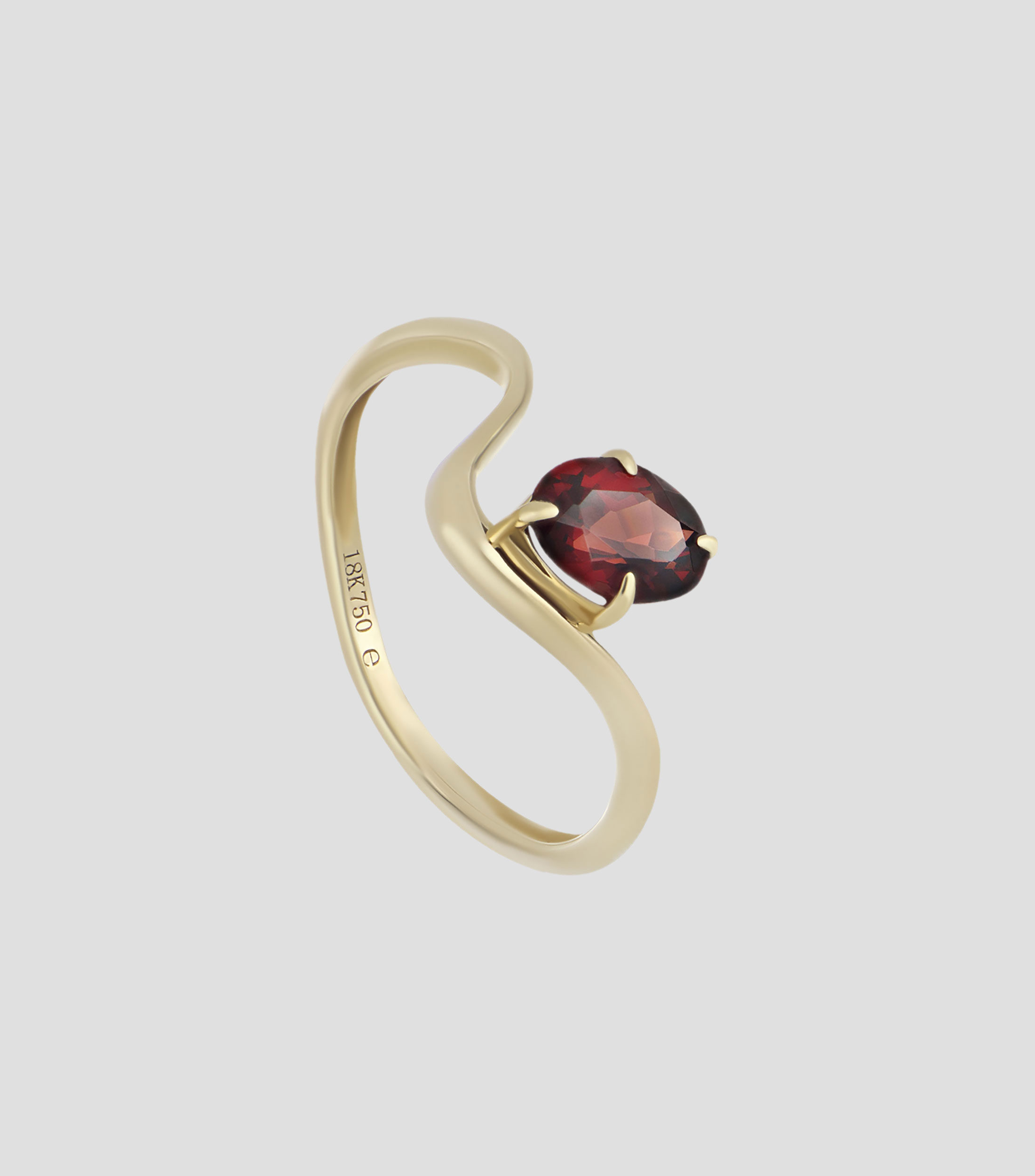Anillo en oro amarillo de 18 Kilates con granate Mujer