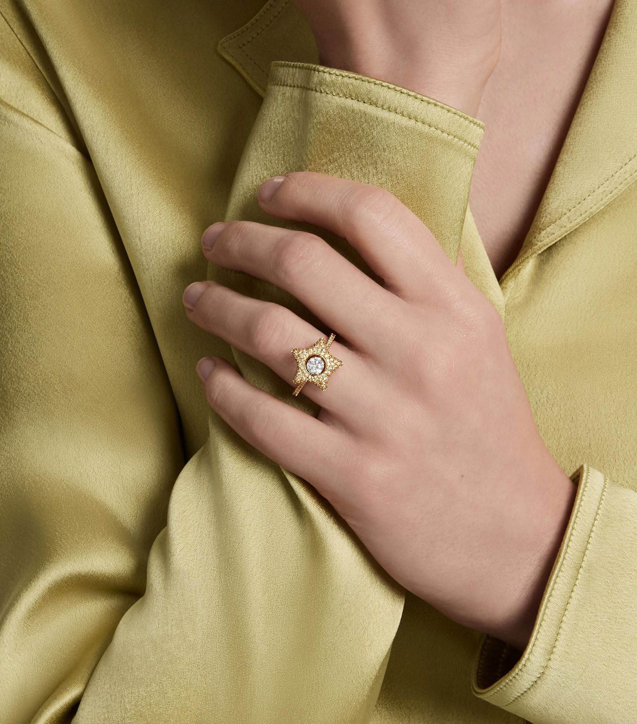 Anillo con Dancing Stone Sublima Mujer
