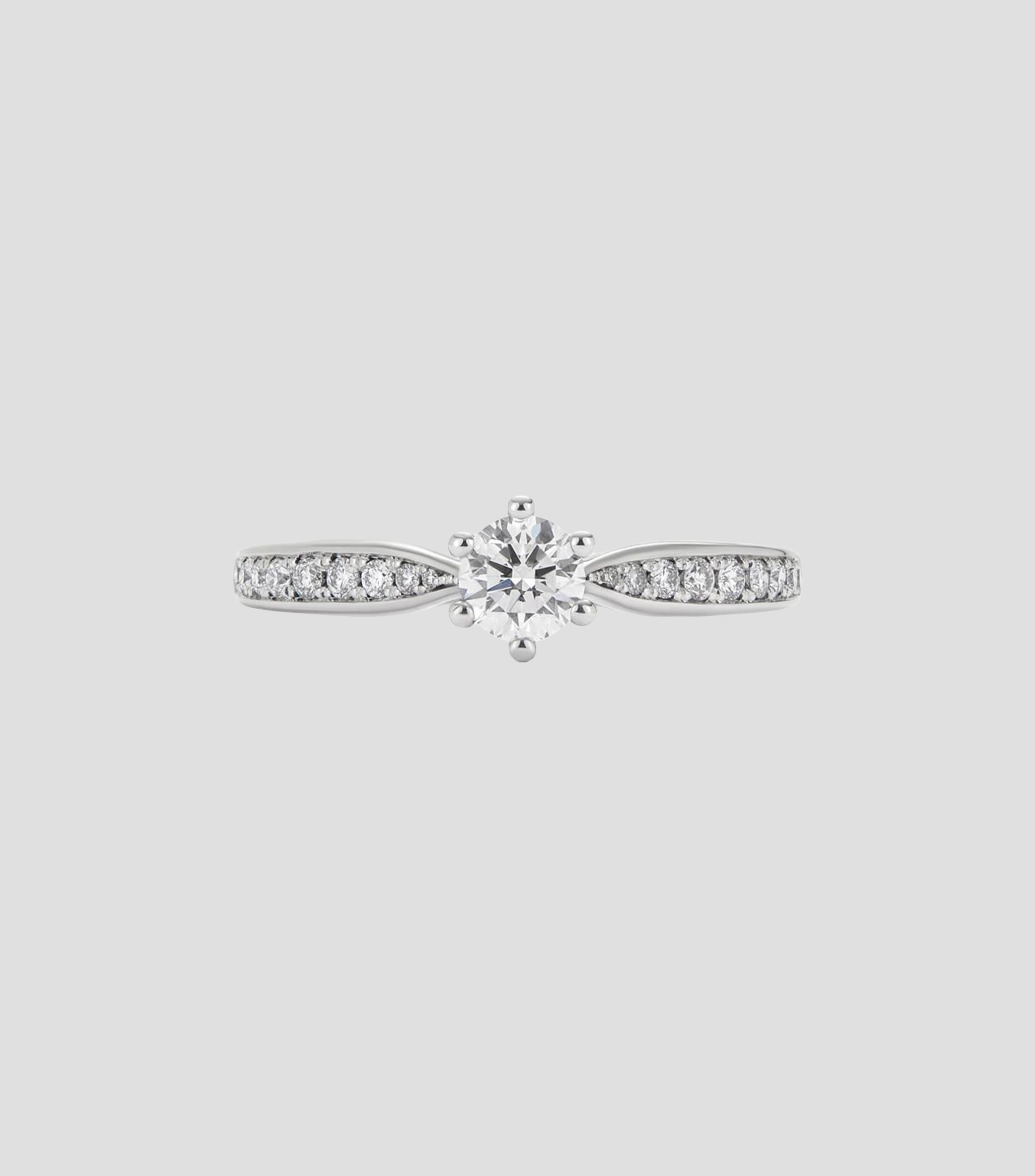 Anillo solitario en Oro blanco de 18 Kilates con diamante Mujer