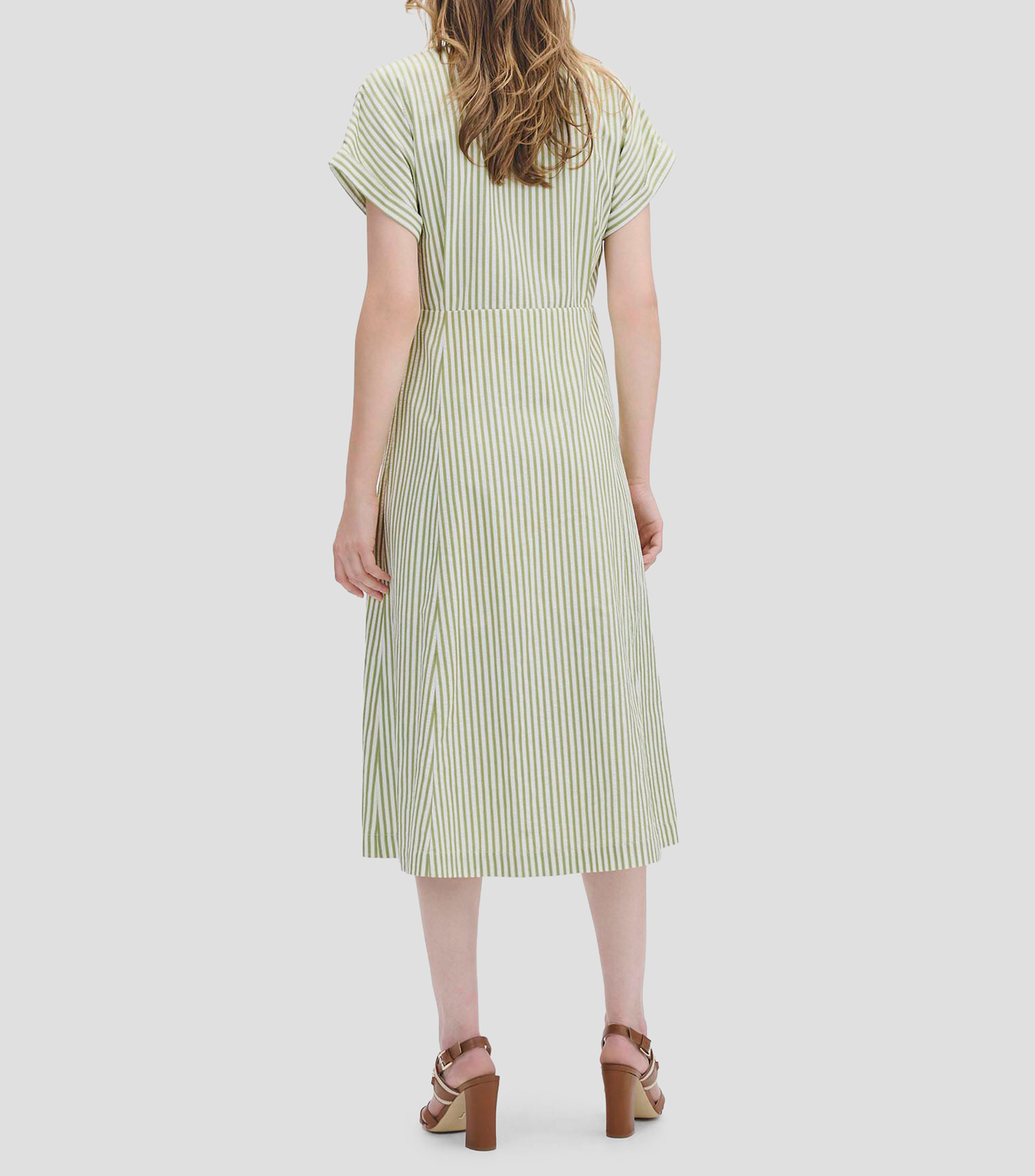 Vestido midi línea A con textura a rayas manga sisa Mujer
