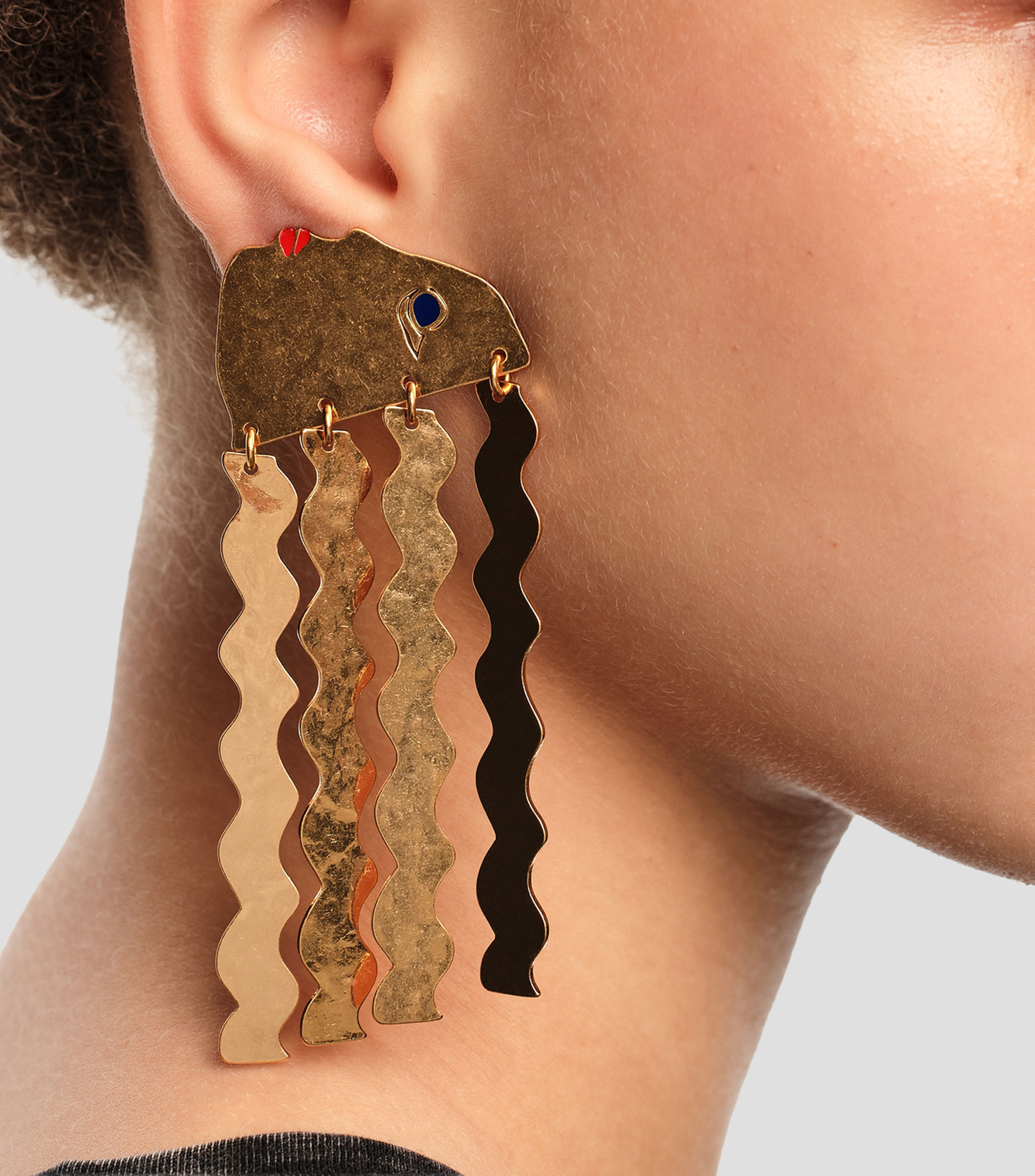 Aretes siluetas dorado mate Mujer