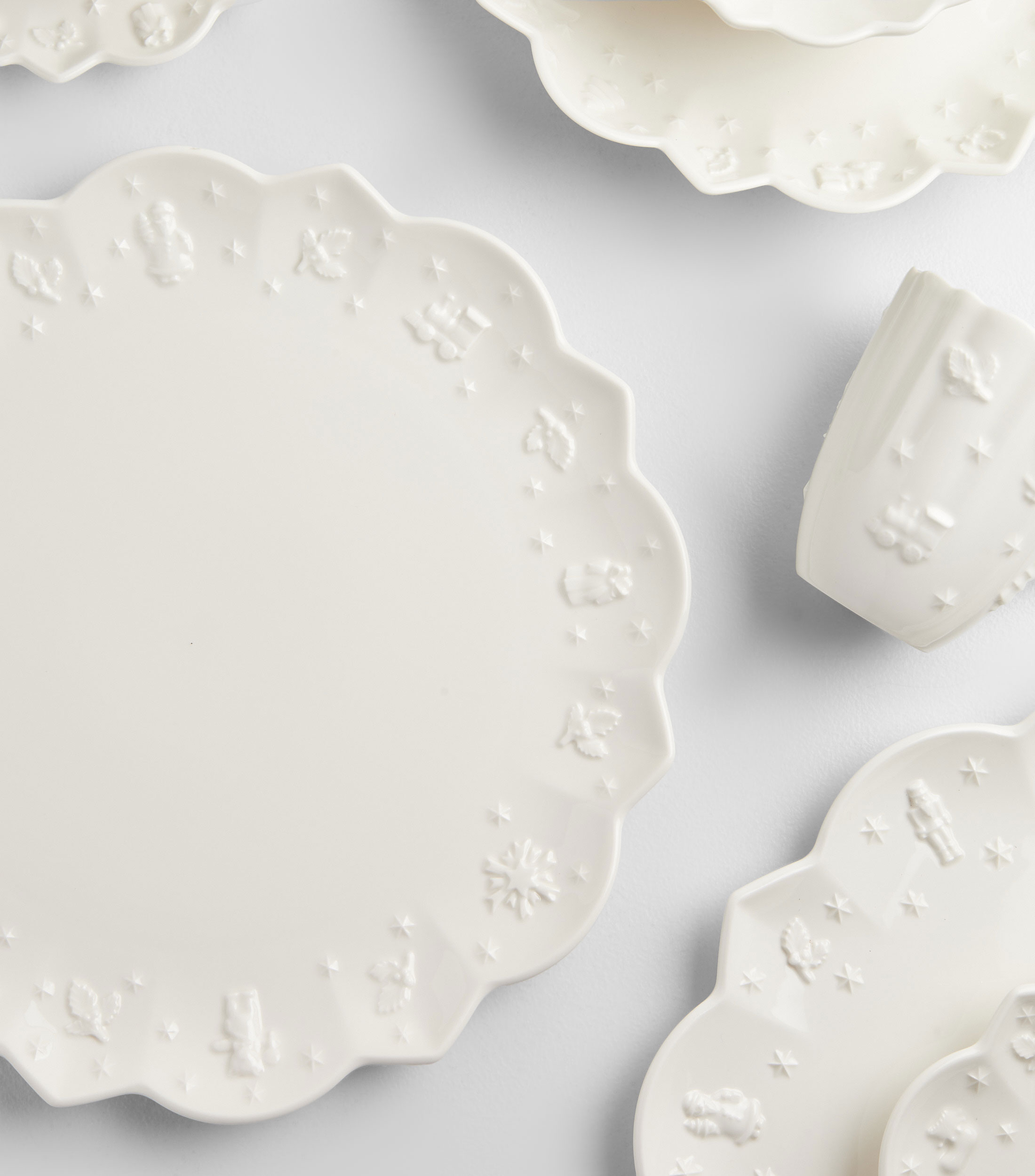 Plato para postre Toy’s Delight Royal Classic con relieve
