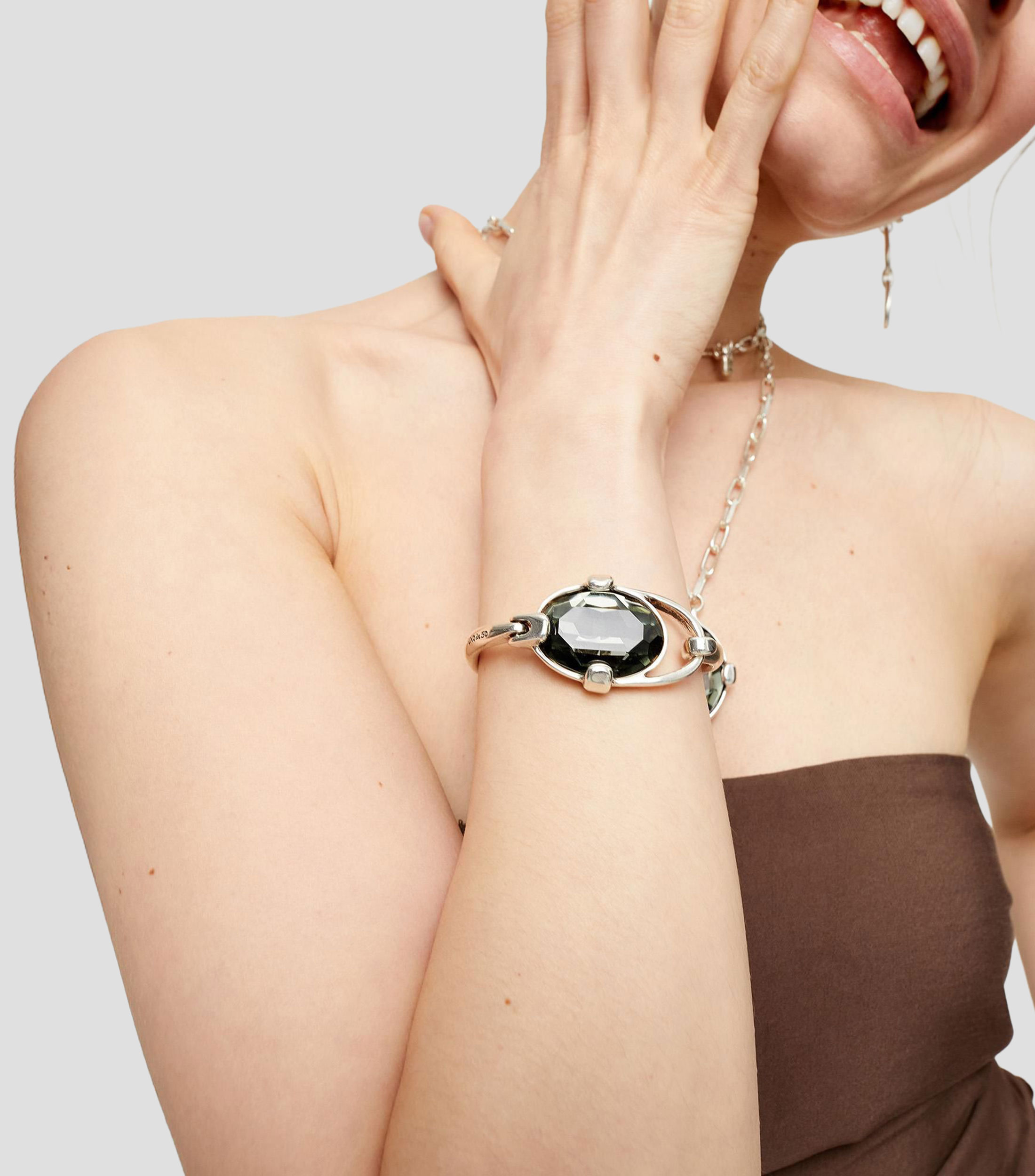 Pulsera con incrustación de cristal gris Mujer