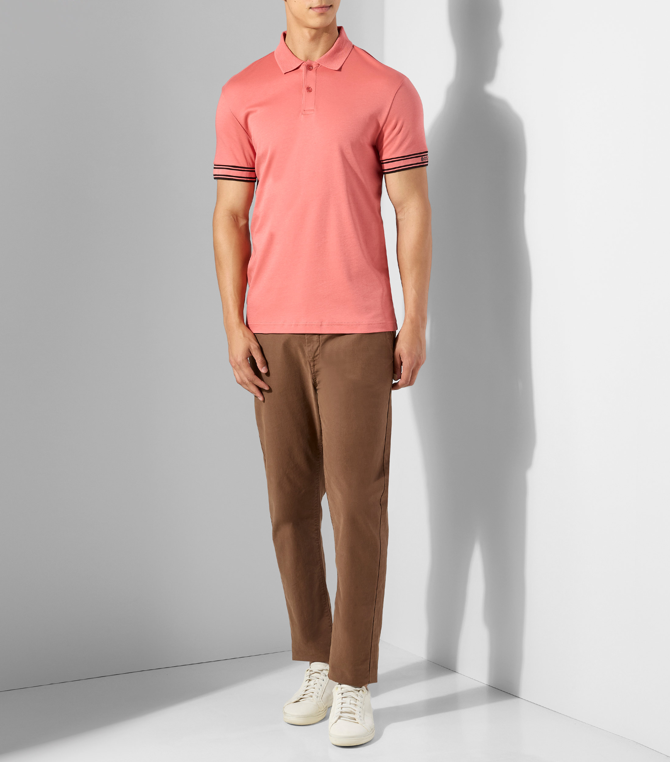 Playera tipo polo slim fit de algodón con puños a rayas Hombre