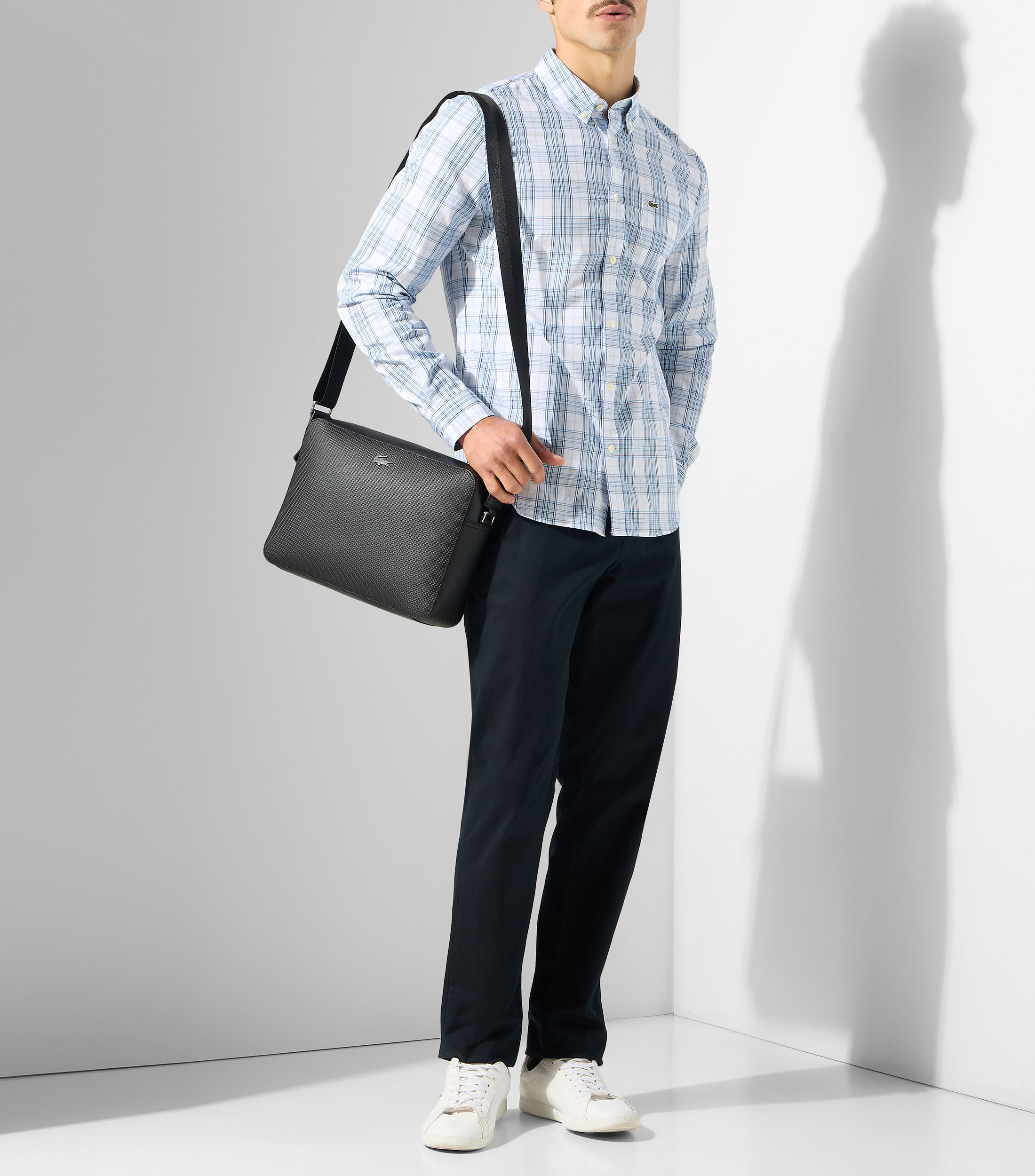 Bolso Messenger en piel con microdiseños Hombre