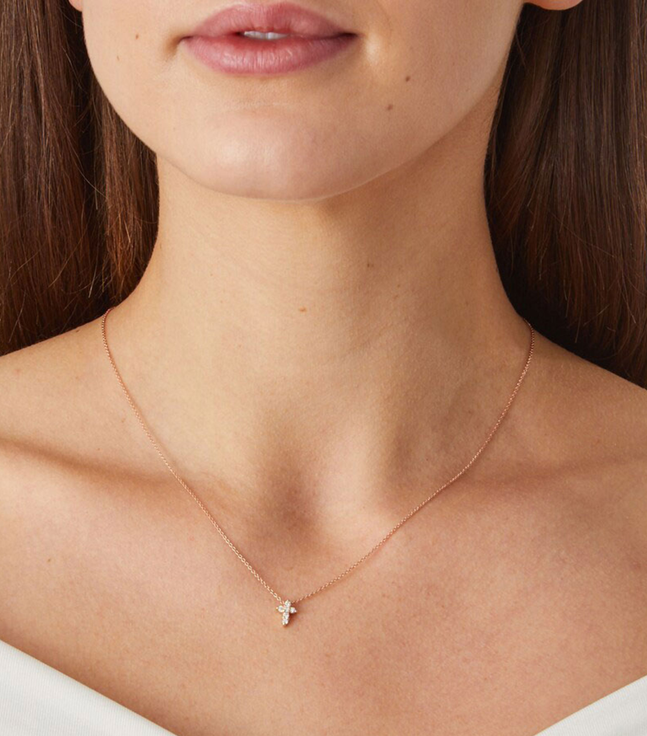 Collar Baby Cross en oro rosa de 18 Kilates con diamantes Tiny Treasures Mujer