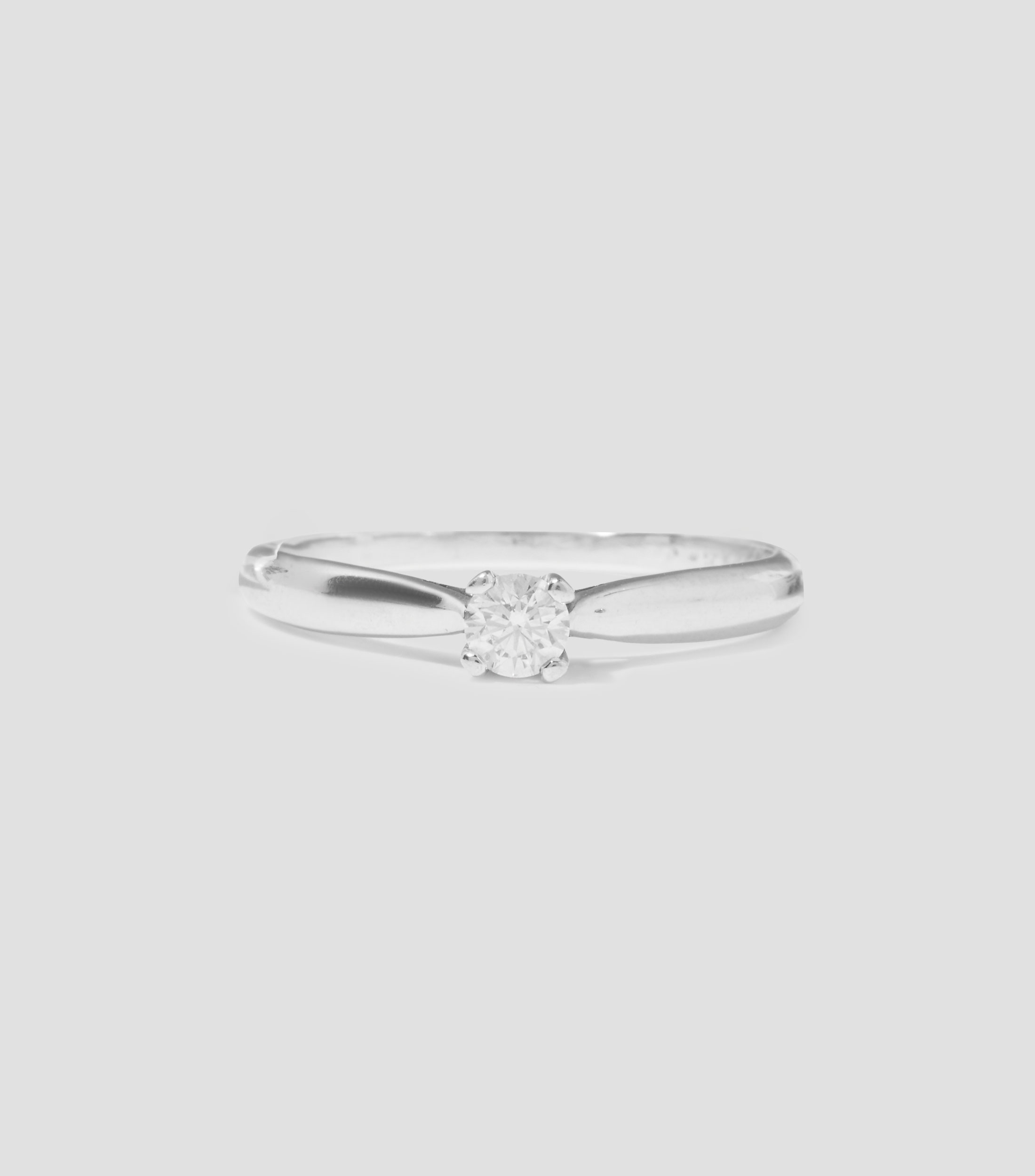 Anillo solitario en oro de 14 kilates con diamante Mujer