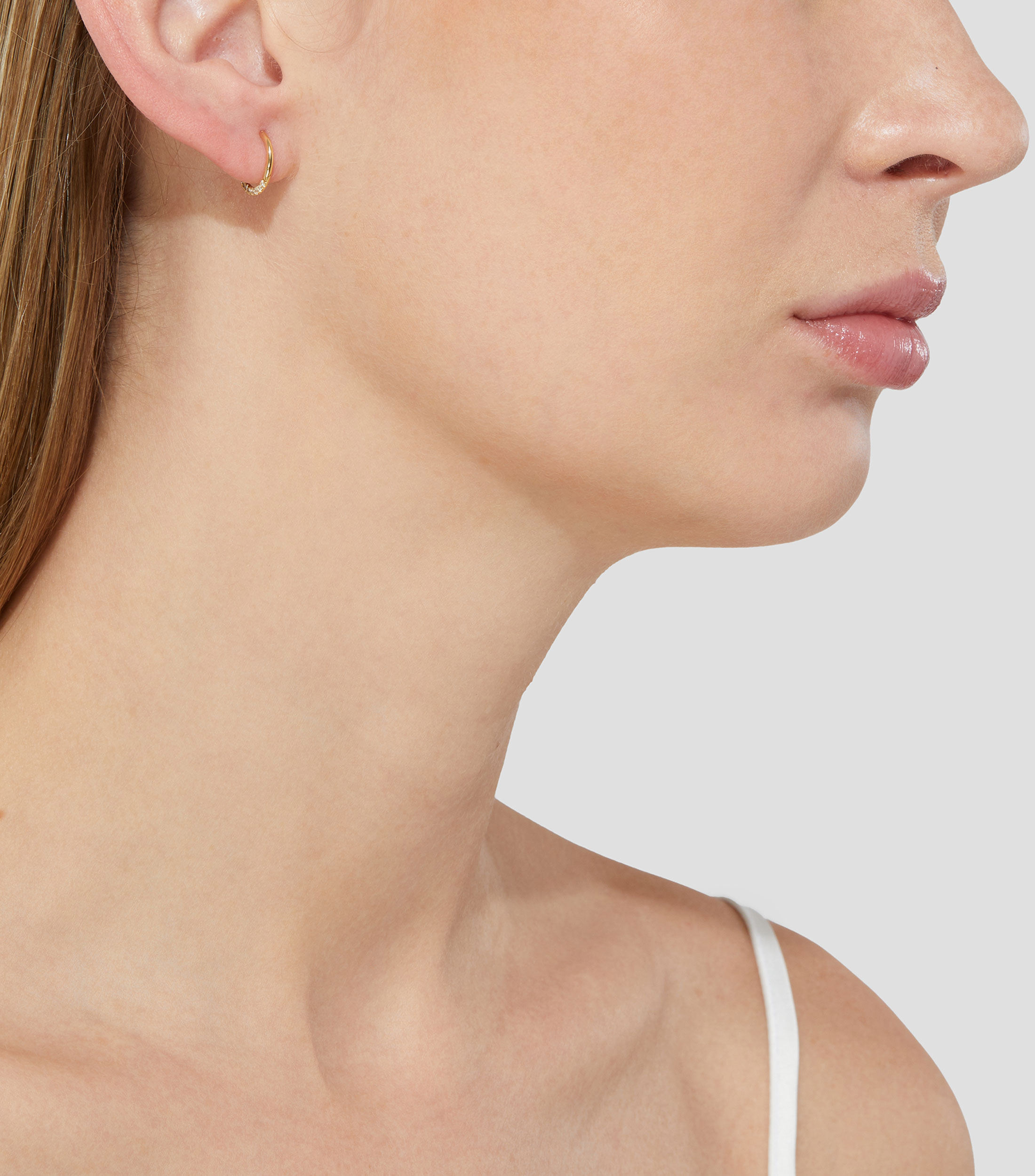 Aretes de aro en oro amarillo de 18 kilates con diamantes Mujer