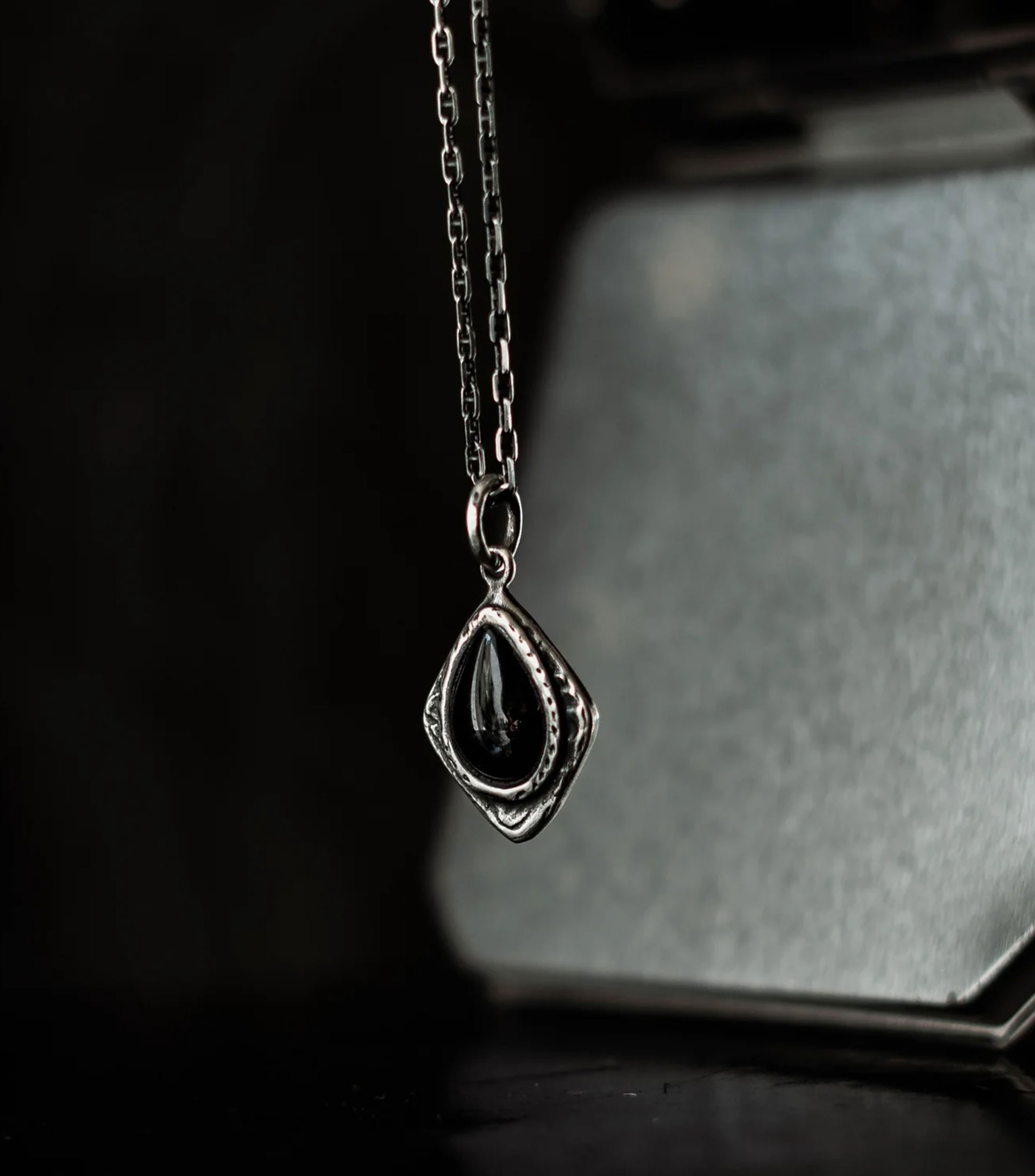 Collar con dije gota en Plata .925 con ónix Hombre