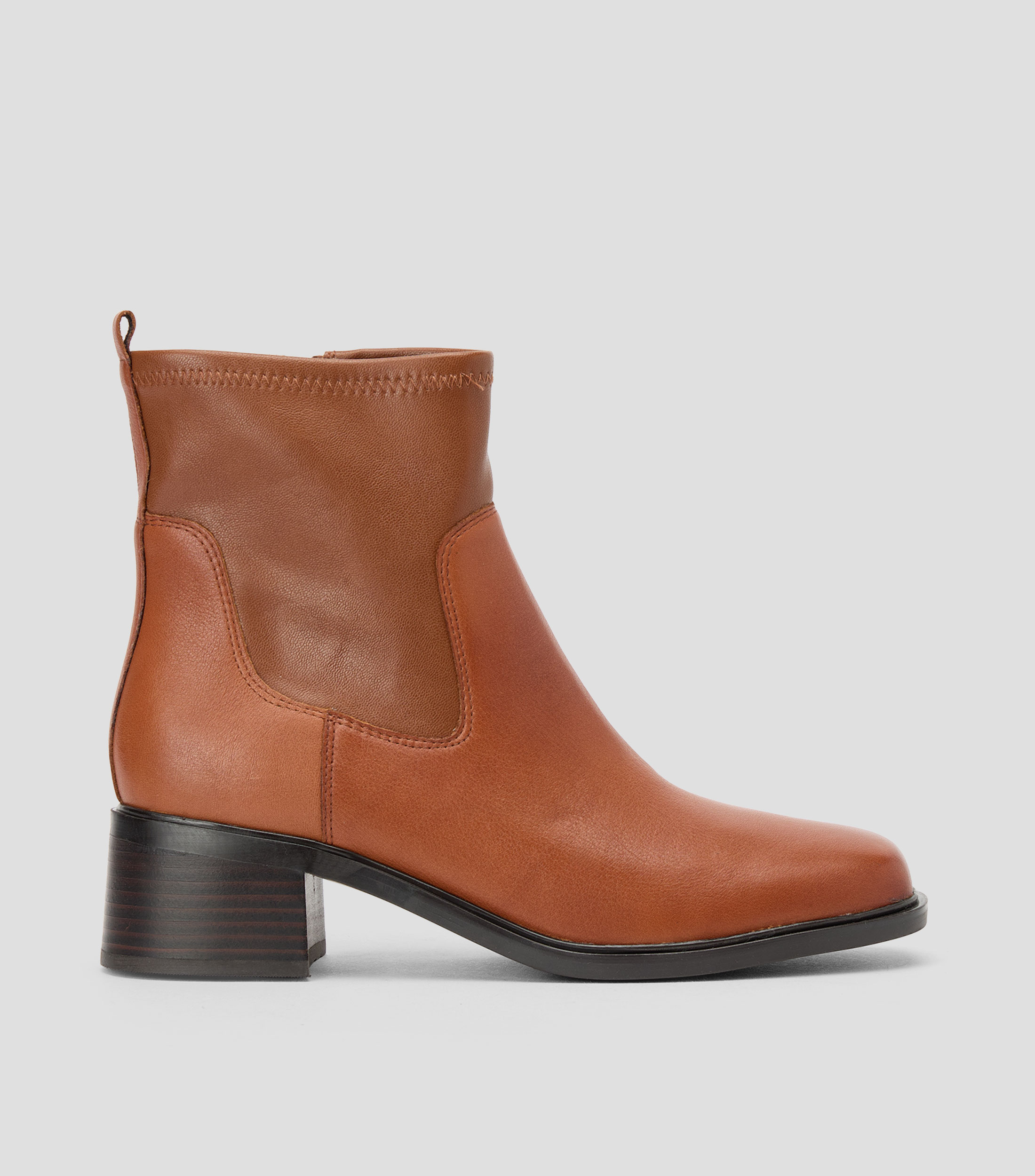 Botines Tywyn de piel con tacón medio de media luna Mujer