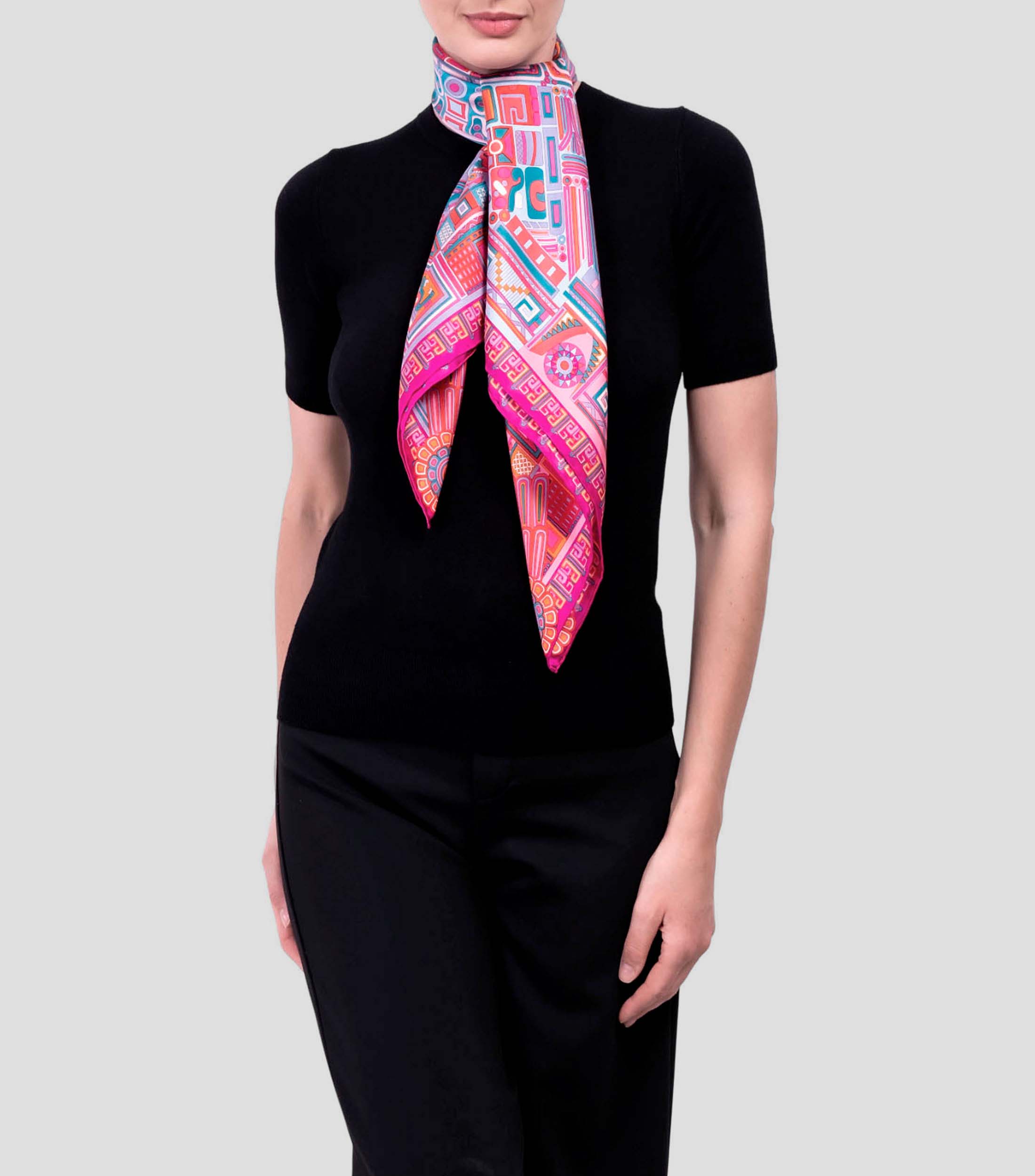 Mascada de seda rosa con decorado prehispánico Mujer