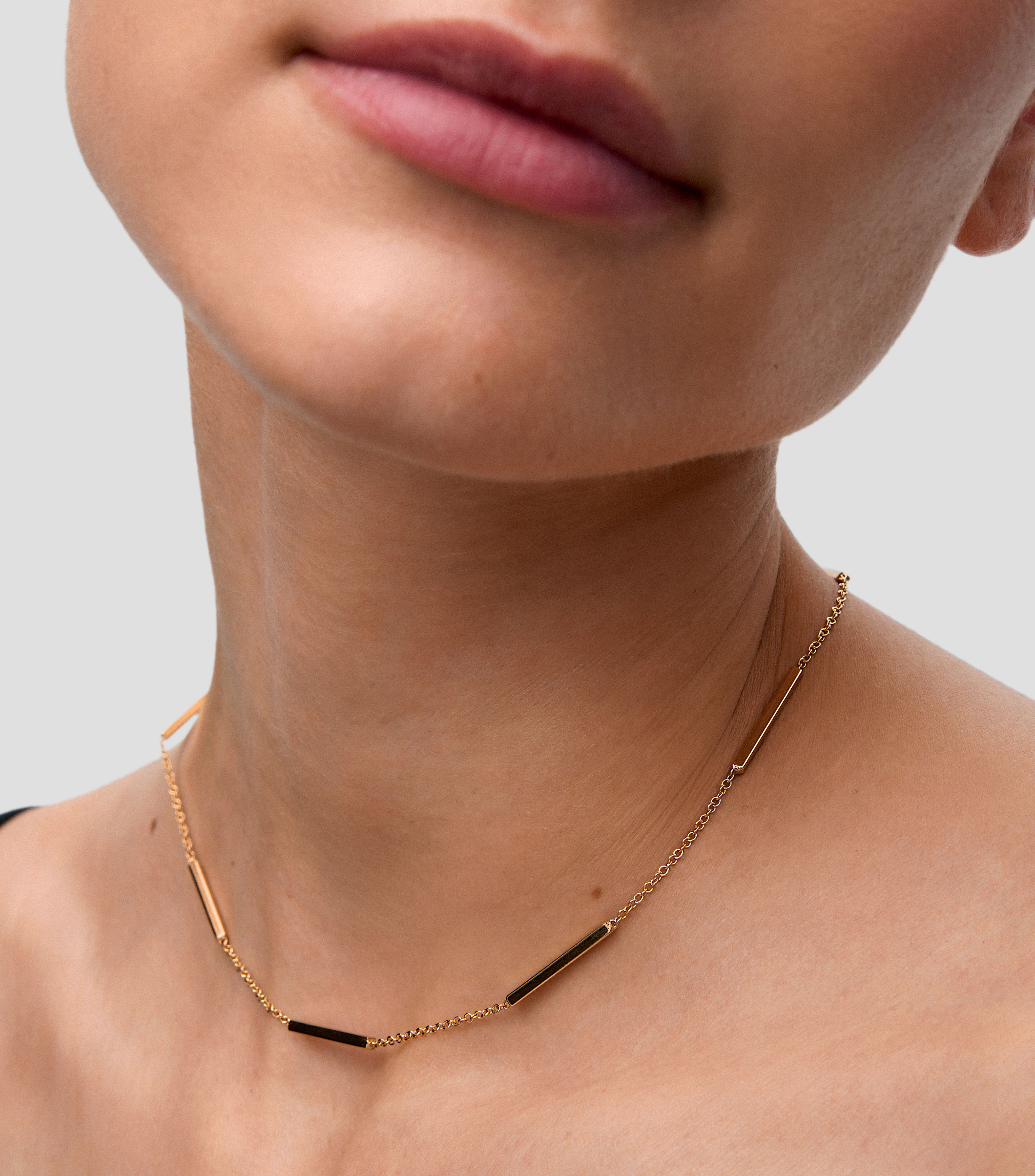 Collar doble en Oro amarillo de 18 Kilates con detalles cilíndricos Mujer