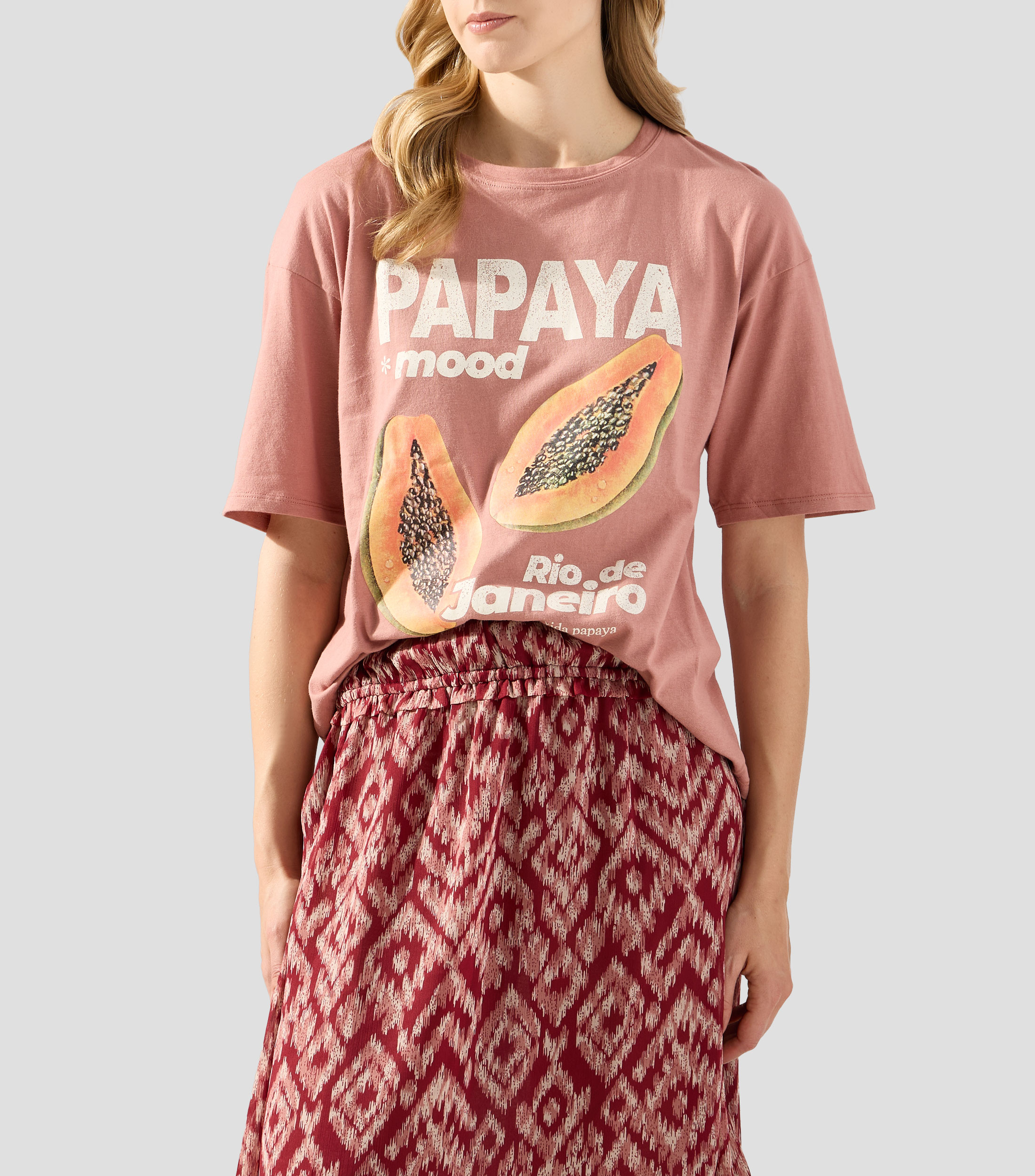 Playera cuello redondo manga corta con estampado Mujer