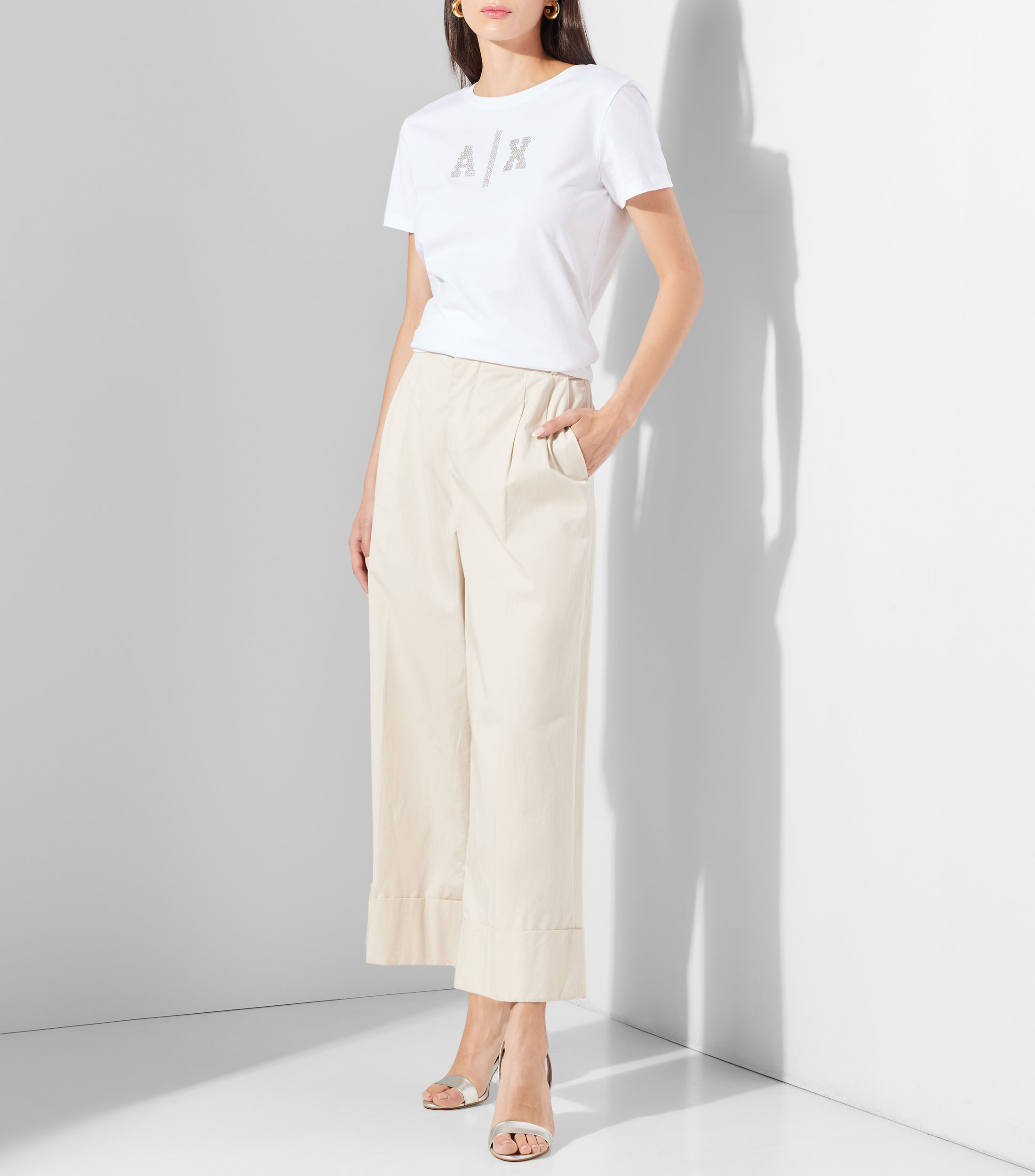 Playera cuello redondo manga corta logo fantasía Mujer