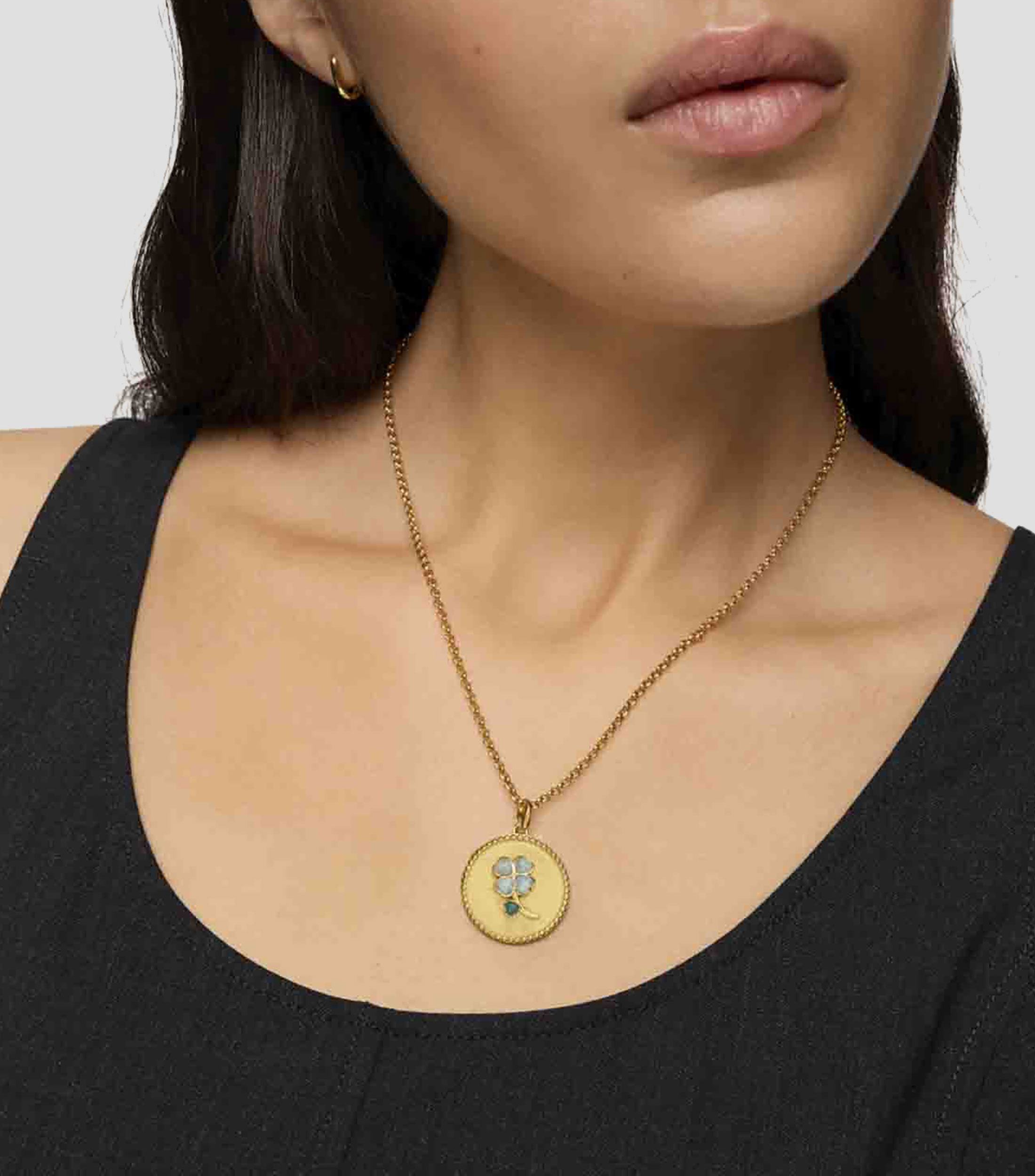 Dije en Plata Daisy Mujer