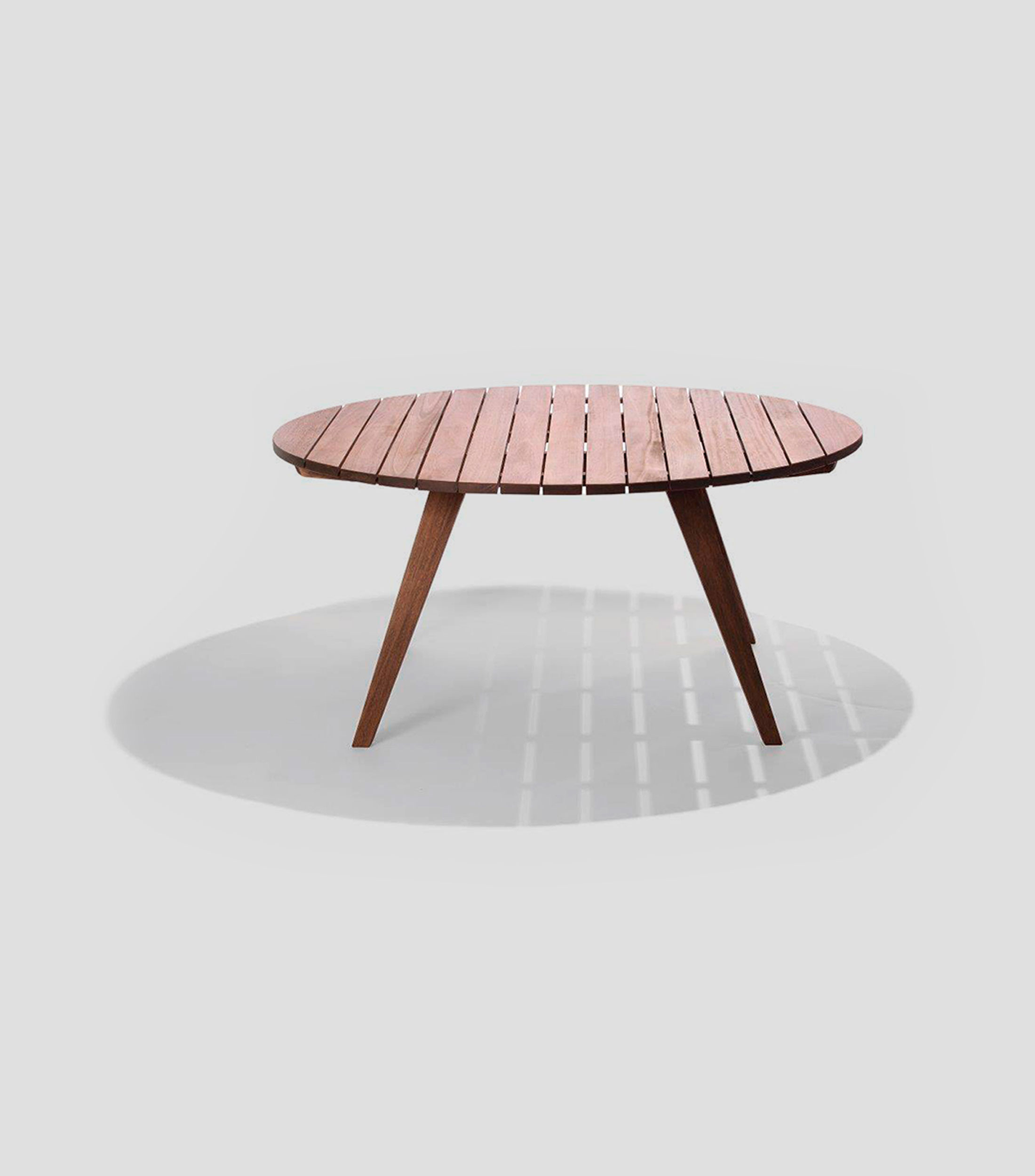 Mesa para Exterior redonda Timbó en madera
