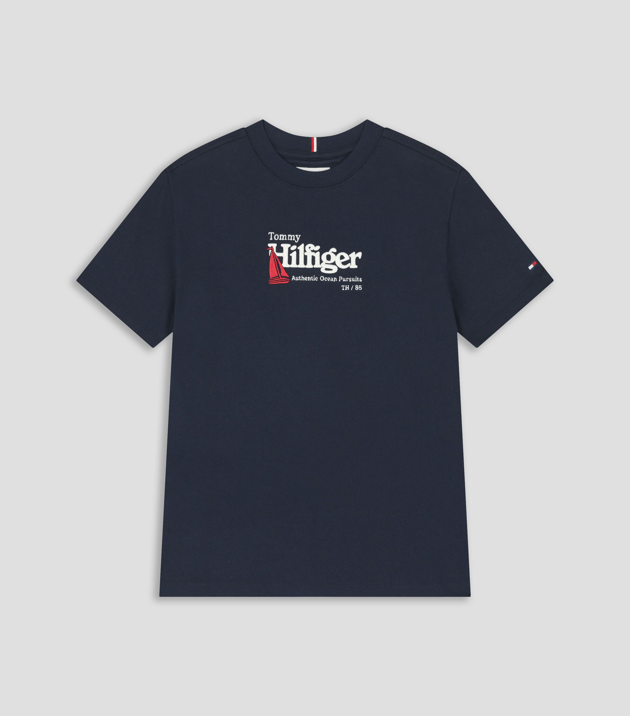 Playera cuello redondo manga corta lisa con bordado Niño