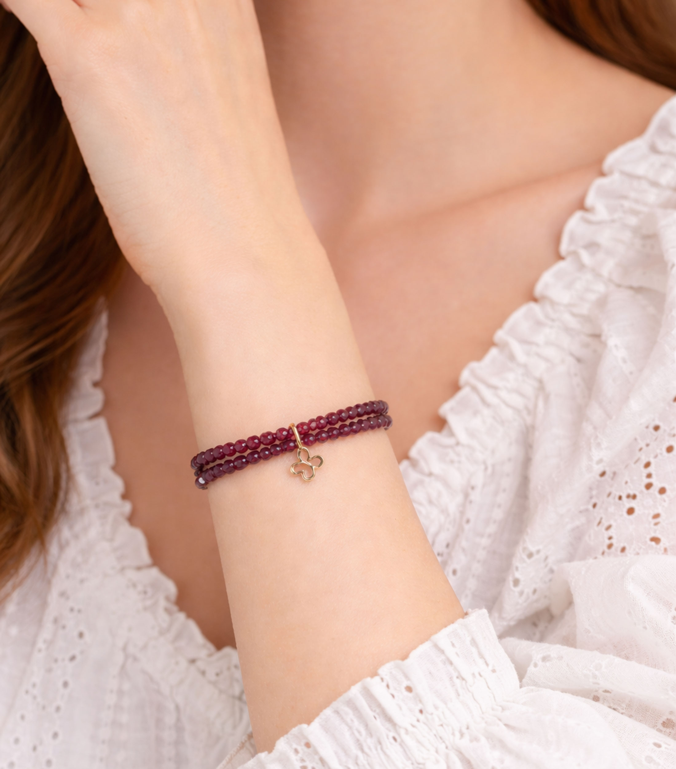 Pulsera triple con charm de mariposa Mujer