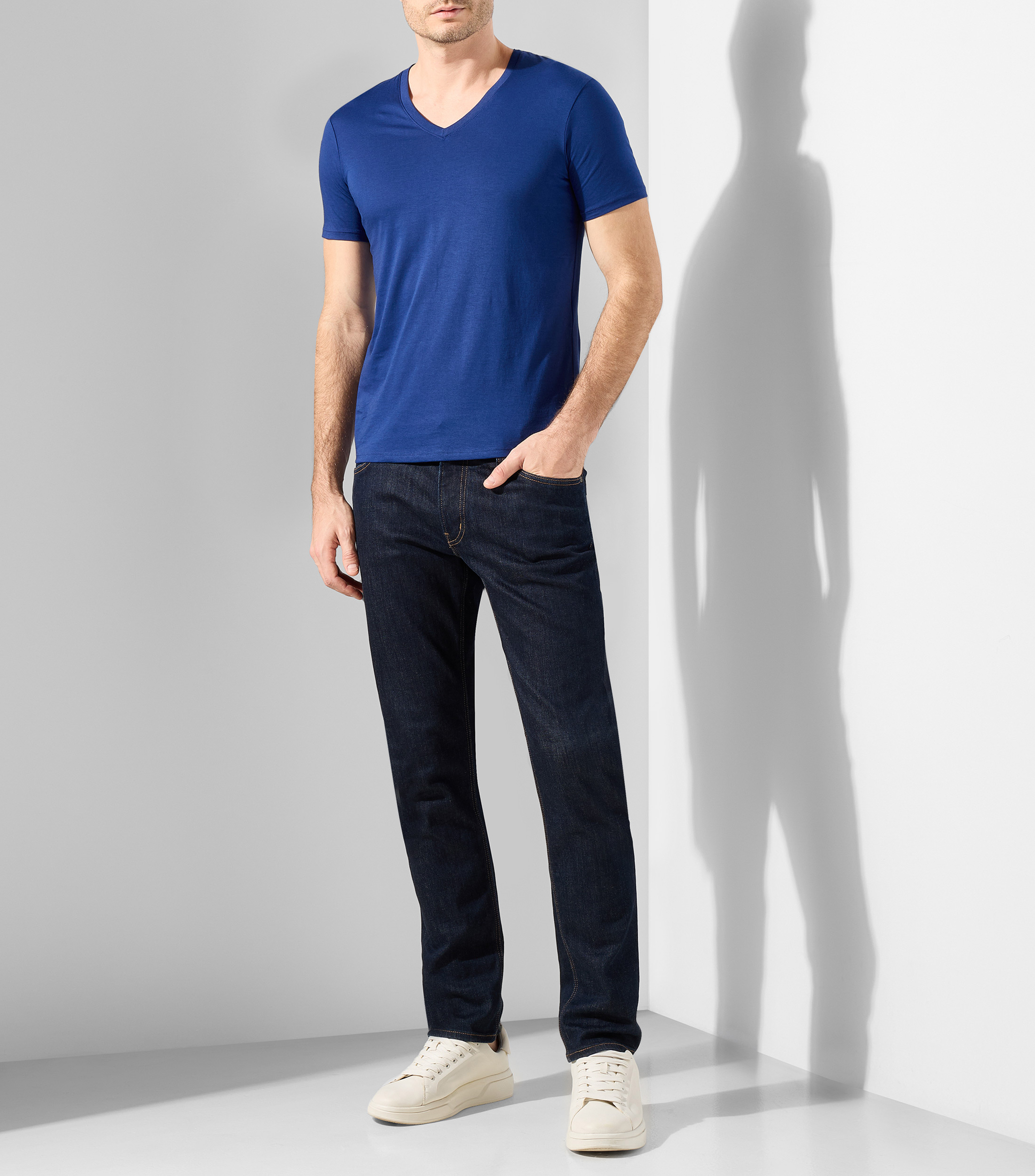 Playera cuello V manga corta lisa Hombre