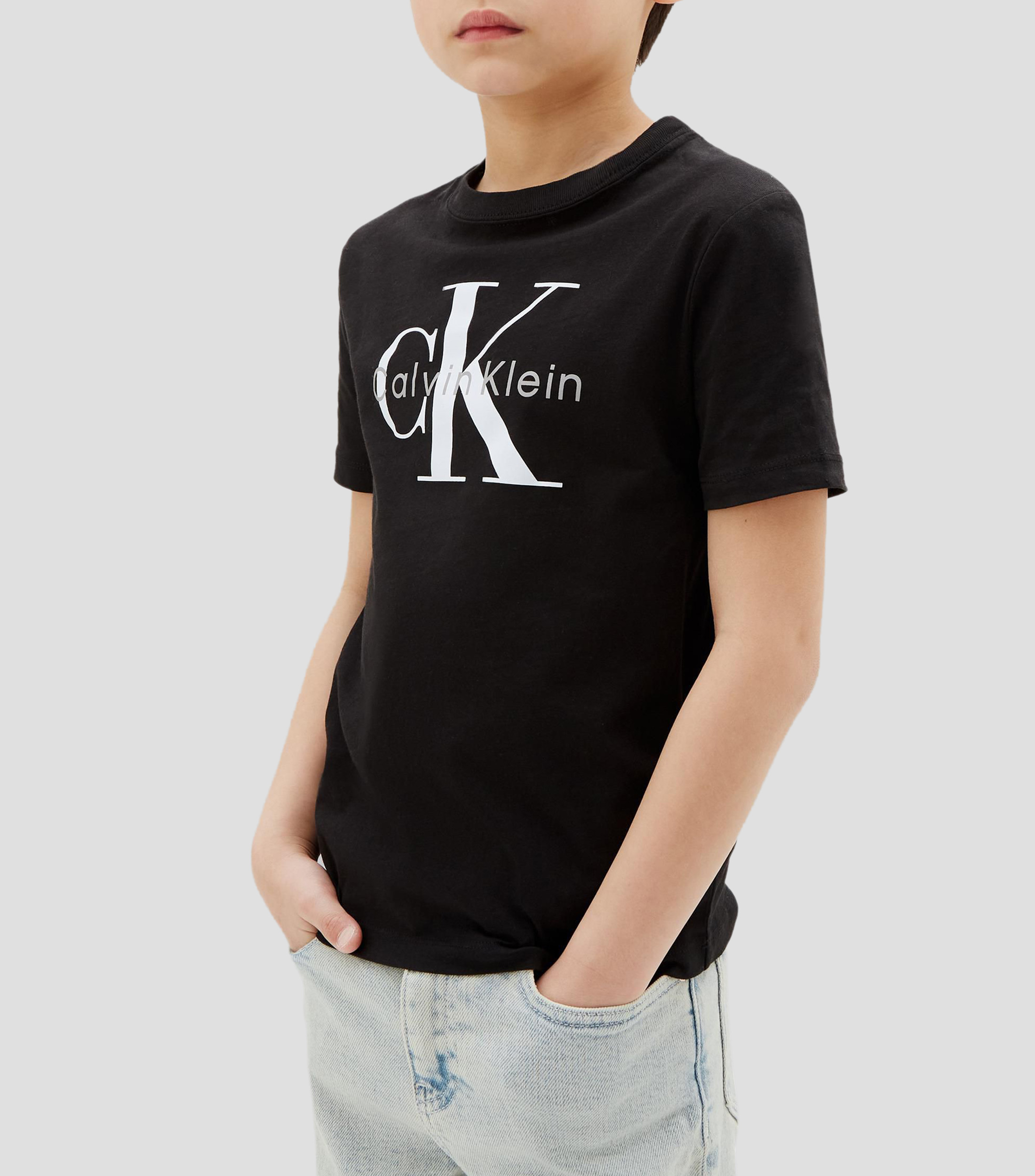 Playera cuello redondo manga corta CK estampado Niño